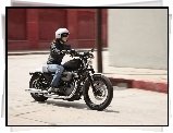 Motocyklistka, Harley Davidson XL1200N Nightster