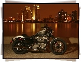 Noc, Harley-Davidson Sportster 1200N, Miasto