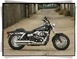 Gazu, Harley-Davidson Dyna Super Glide, Manetka