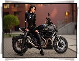 Okulary, Ducati Diavel, Kobieta, Motocykl