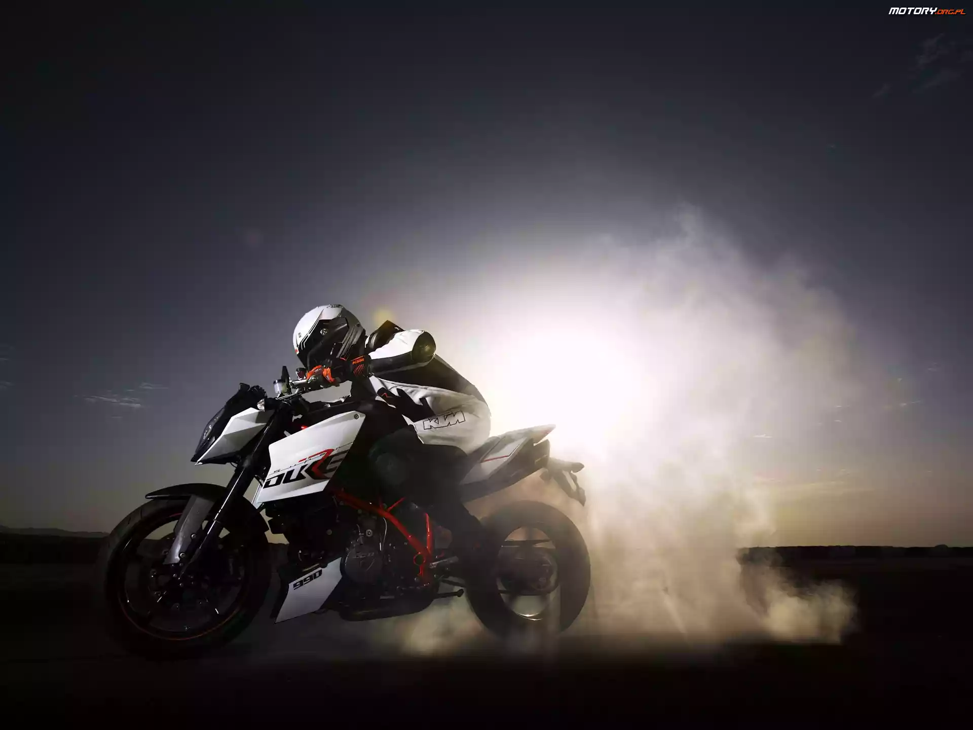 Gumę, KTM 990 Super Duke R, Pali