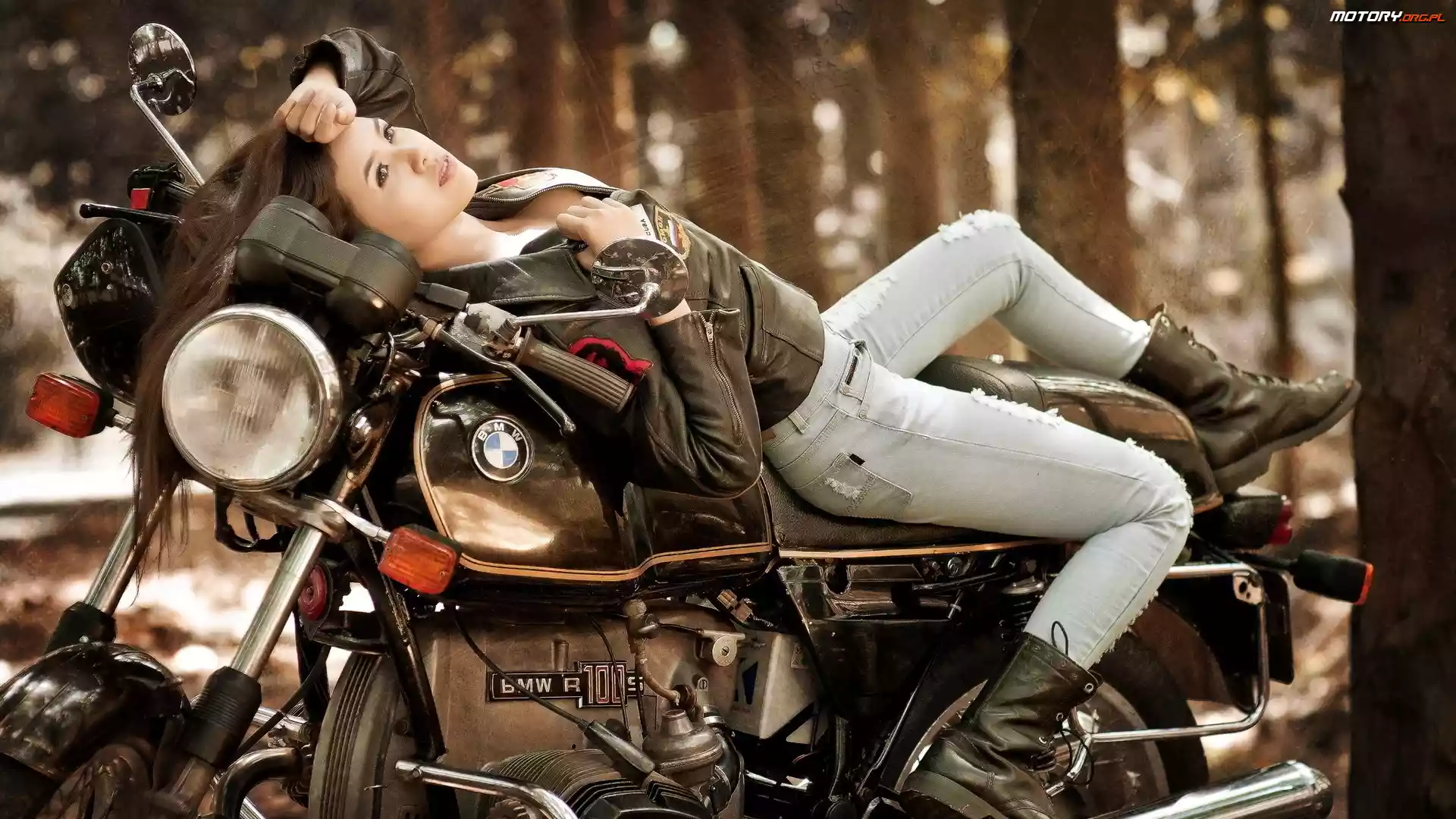 BMW, Brunetka, Motor, Dziewczyna