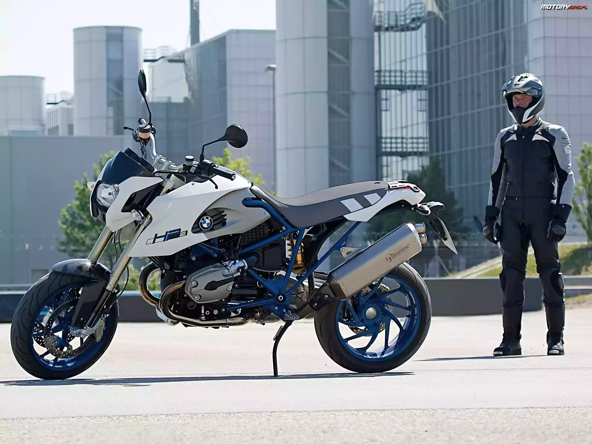 Akrapovic, BMW HP2 Megamoto, Wydech