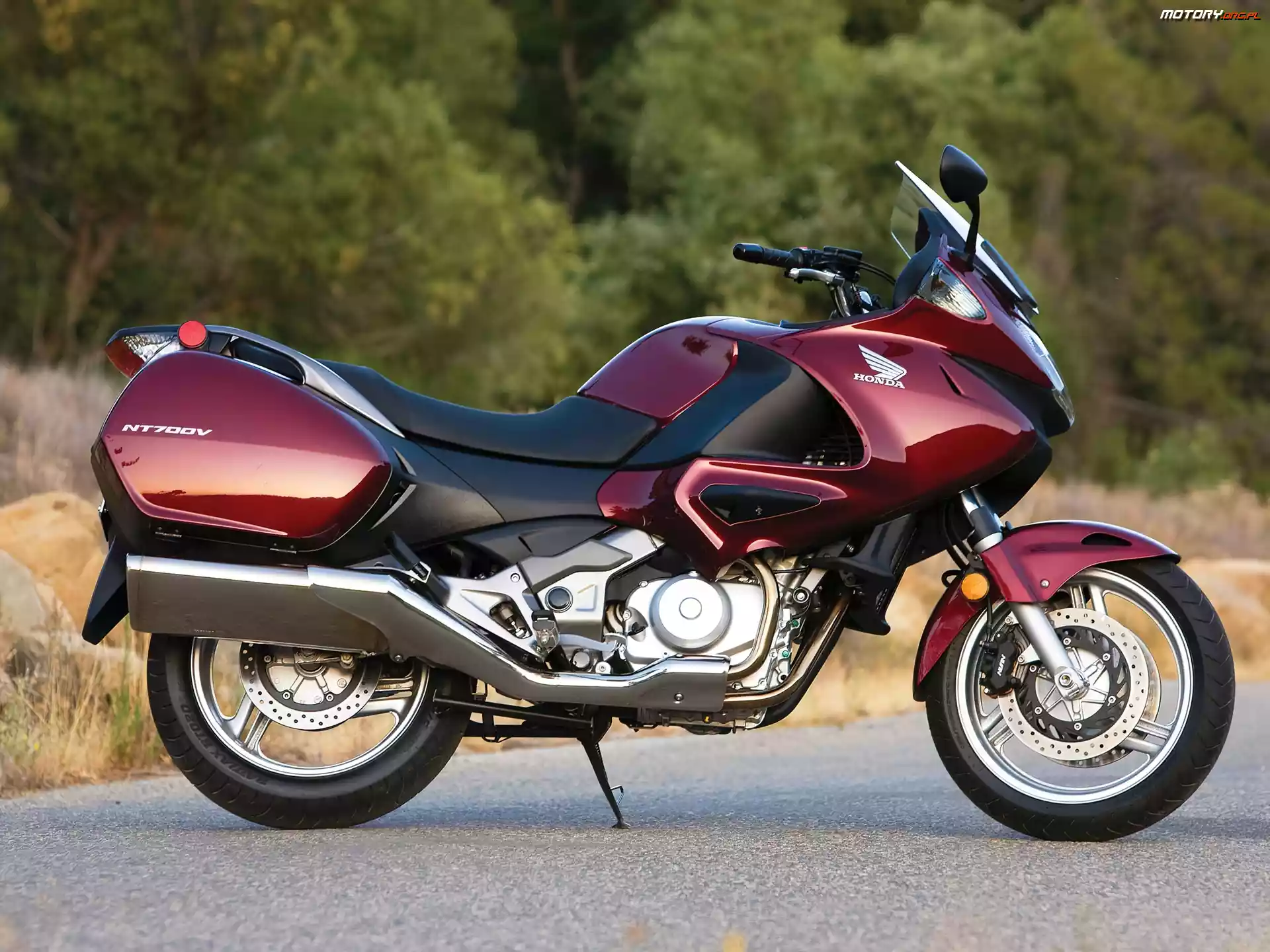 Owiewki, Bordowa, Honda NT700V
