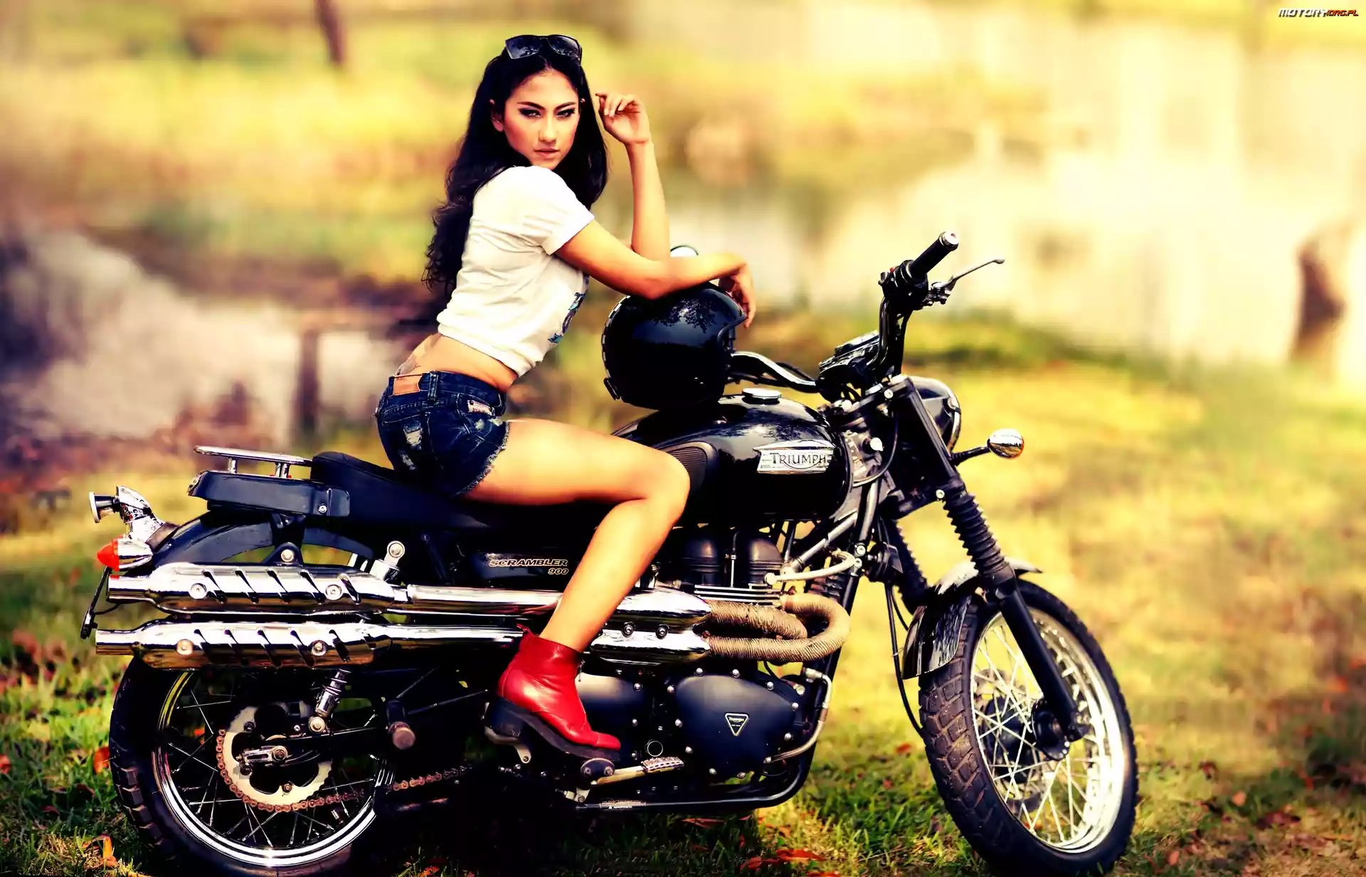 Brunetka, Kobieta , Triumph , Motor, Scrambler