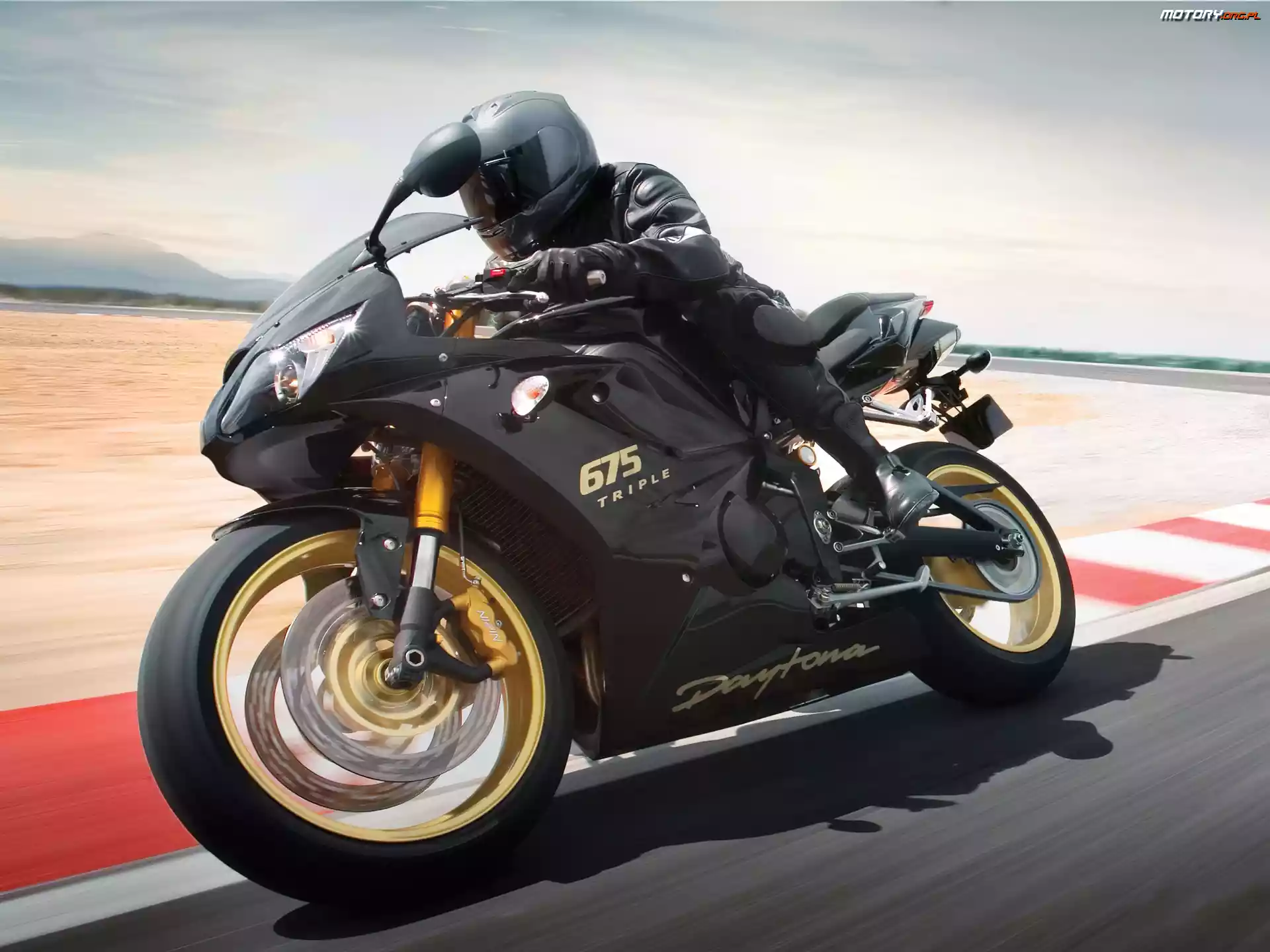 Triumph Daytona 675, Czarne, Malowanie