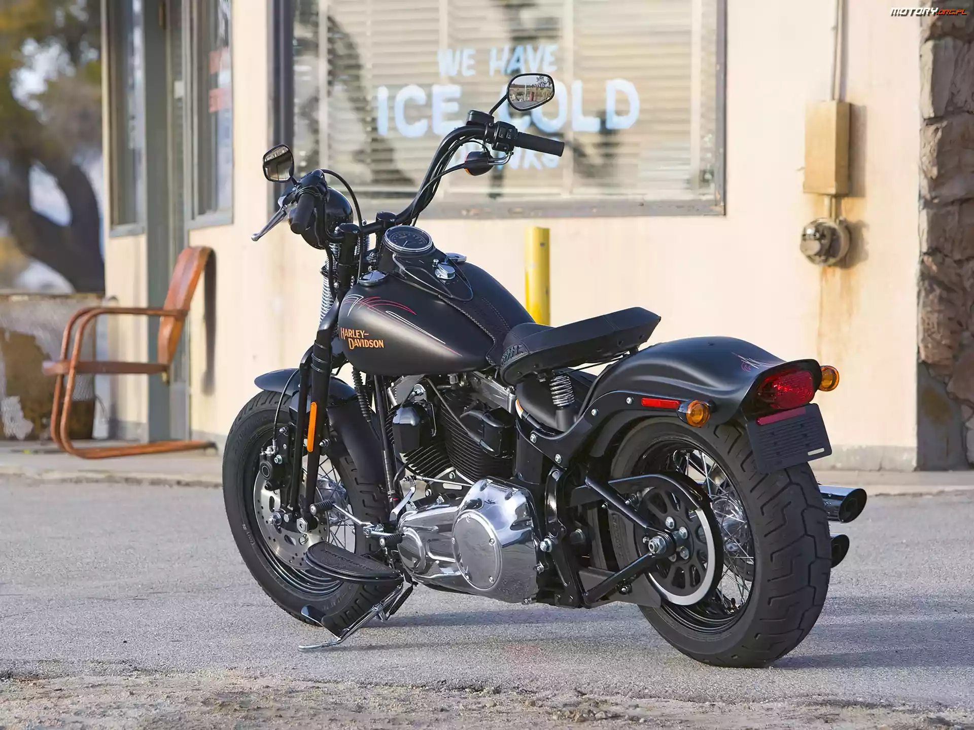Harley Davidson Softail Cross Bones, Czarny