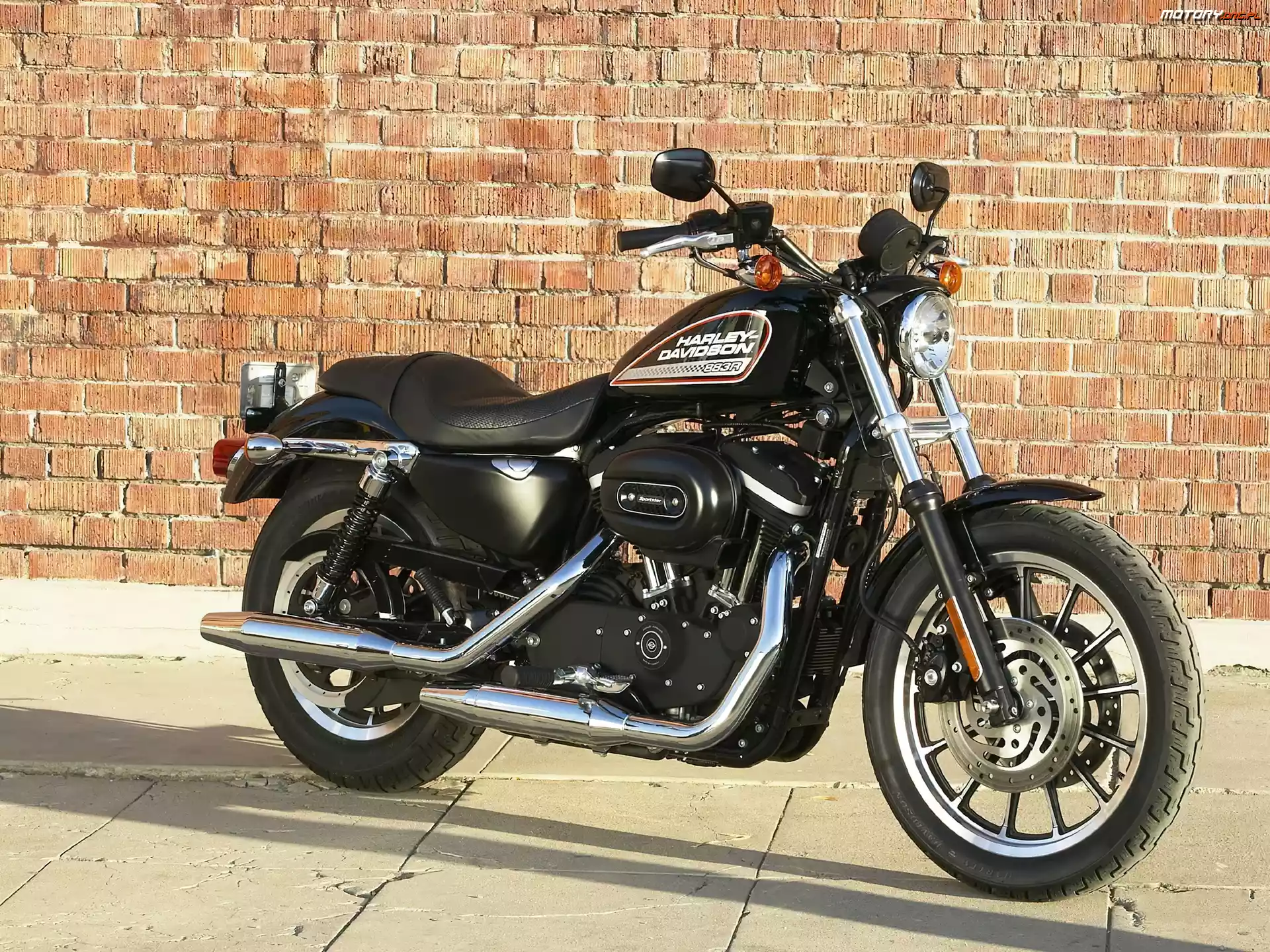 Harley Davidson Sportster XL883R, Czarny