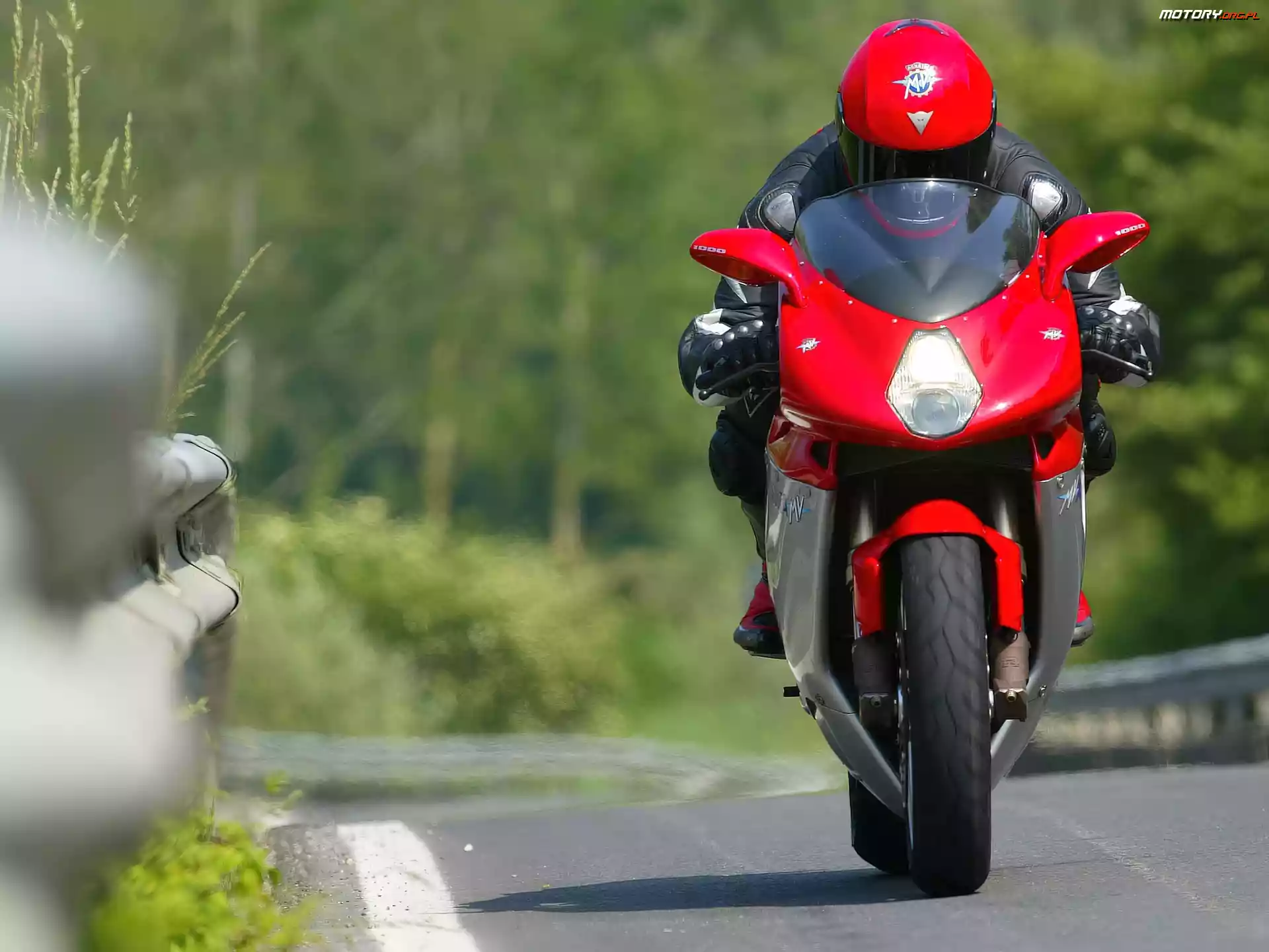 MV Agusta F4 1000S, Czasza