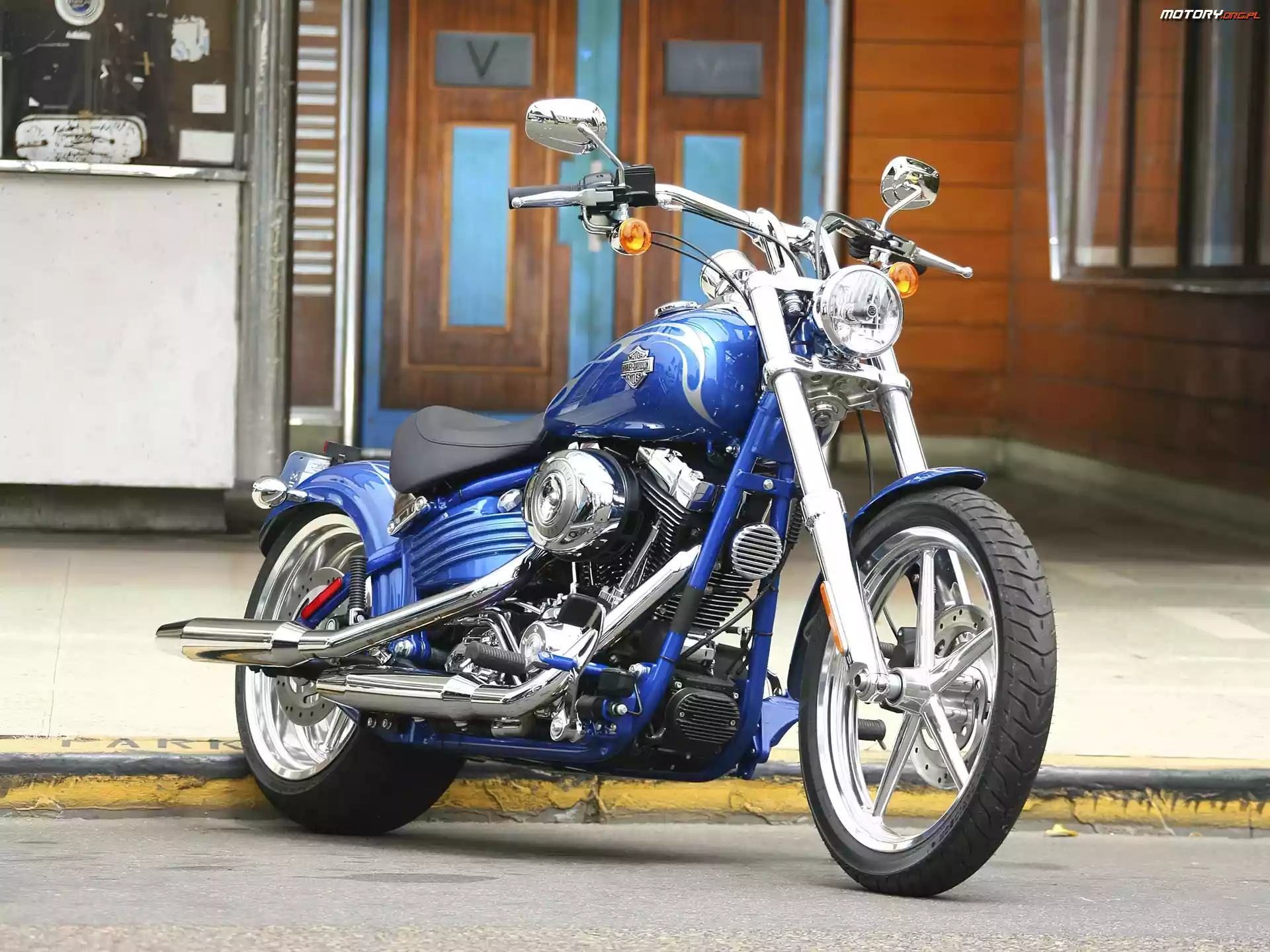 Lagi, Harley Davidson Softail Rocker C, Bak