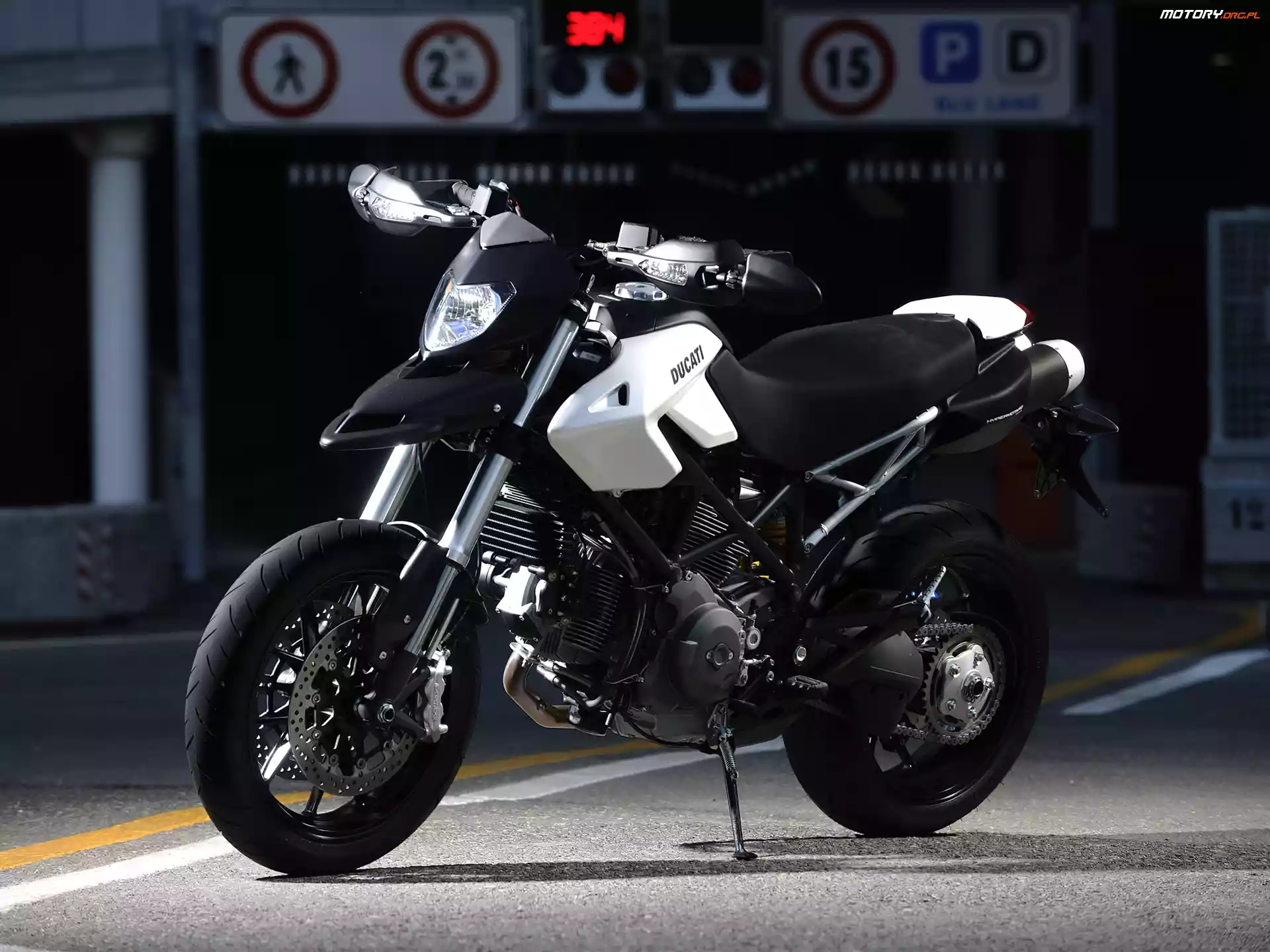 Opony, Ducati Hypermotard 1100, Łańcuch