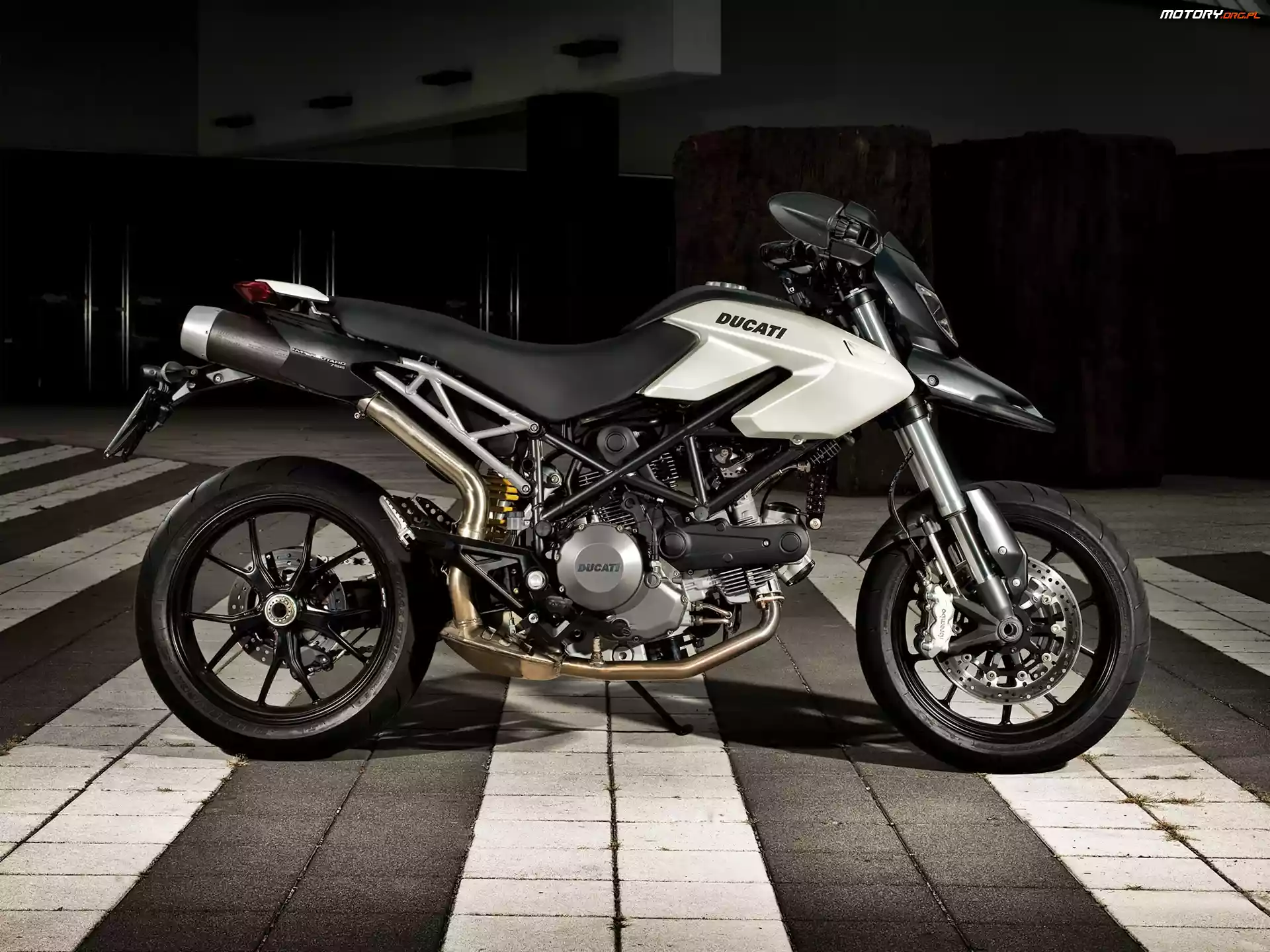 Rama, Ducati Hypermotard 1100, Czarna