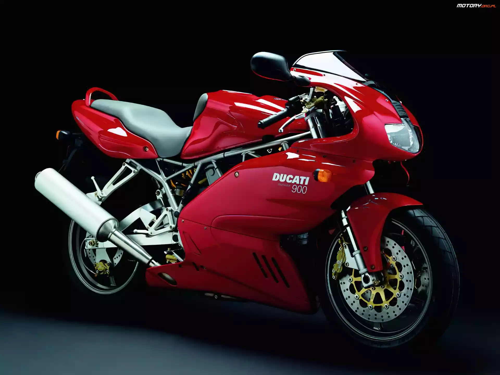 Ducati 900, czerwone