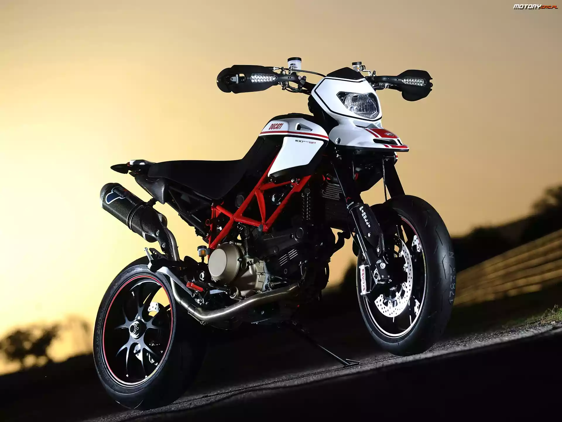 Handbary, Ducati Hypermotard 1100 Evo