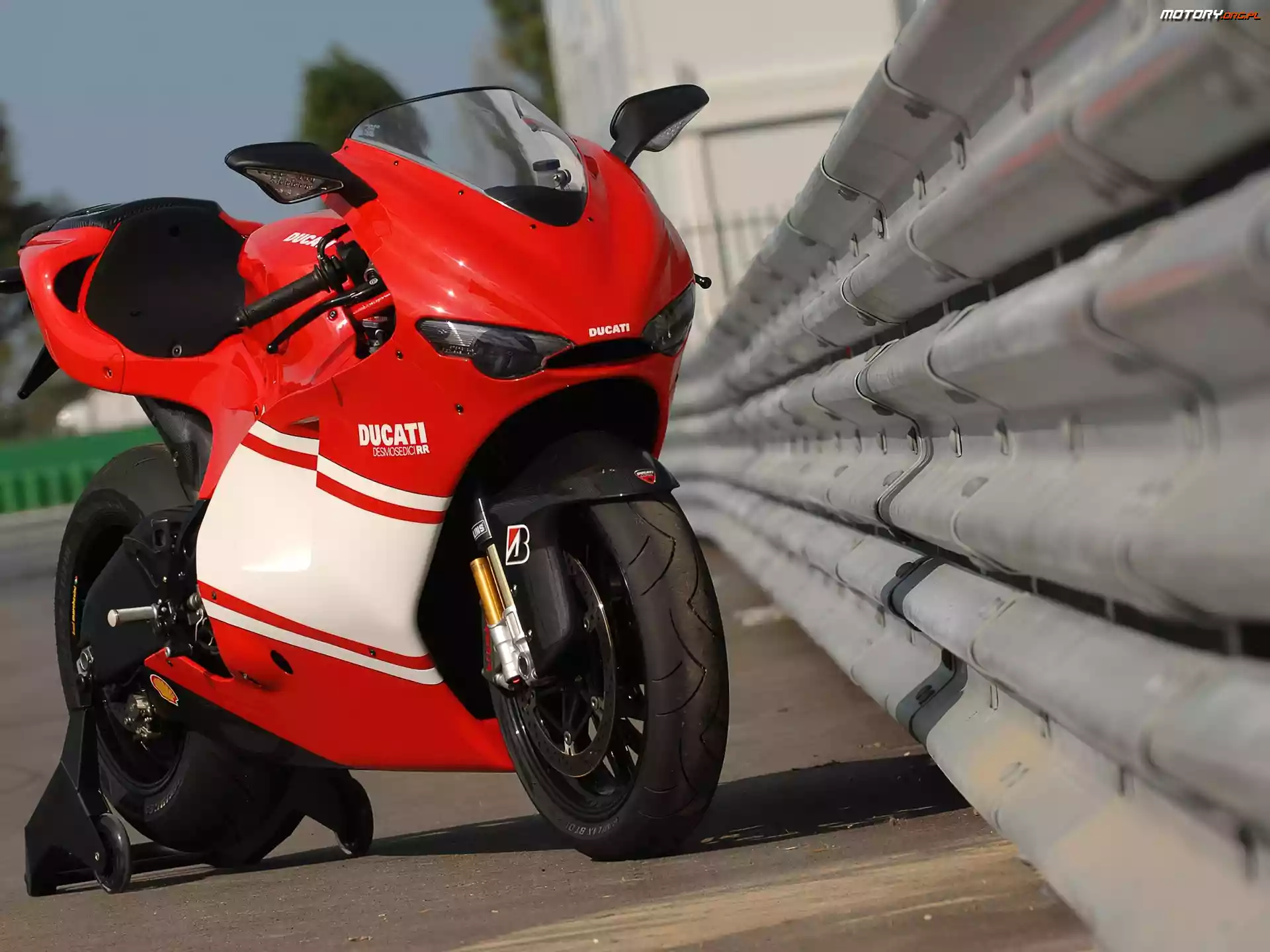 Torowe, Ducati Desmosedici RR, Opony