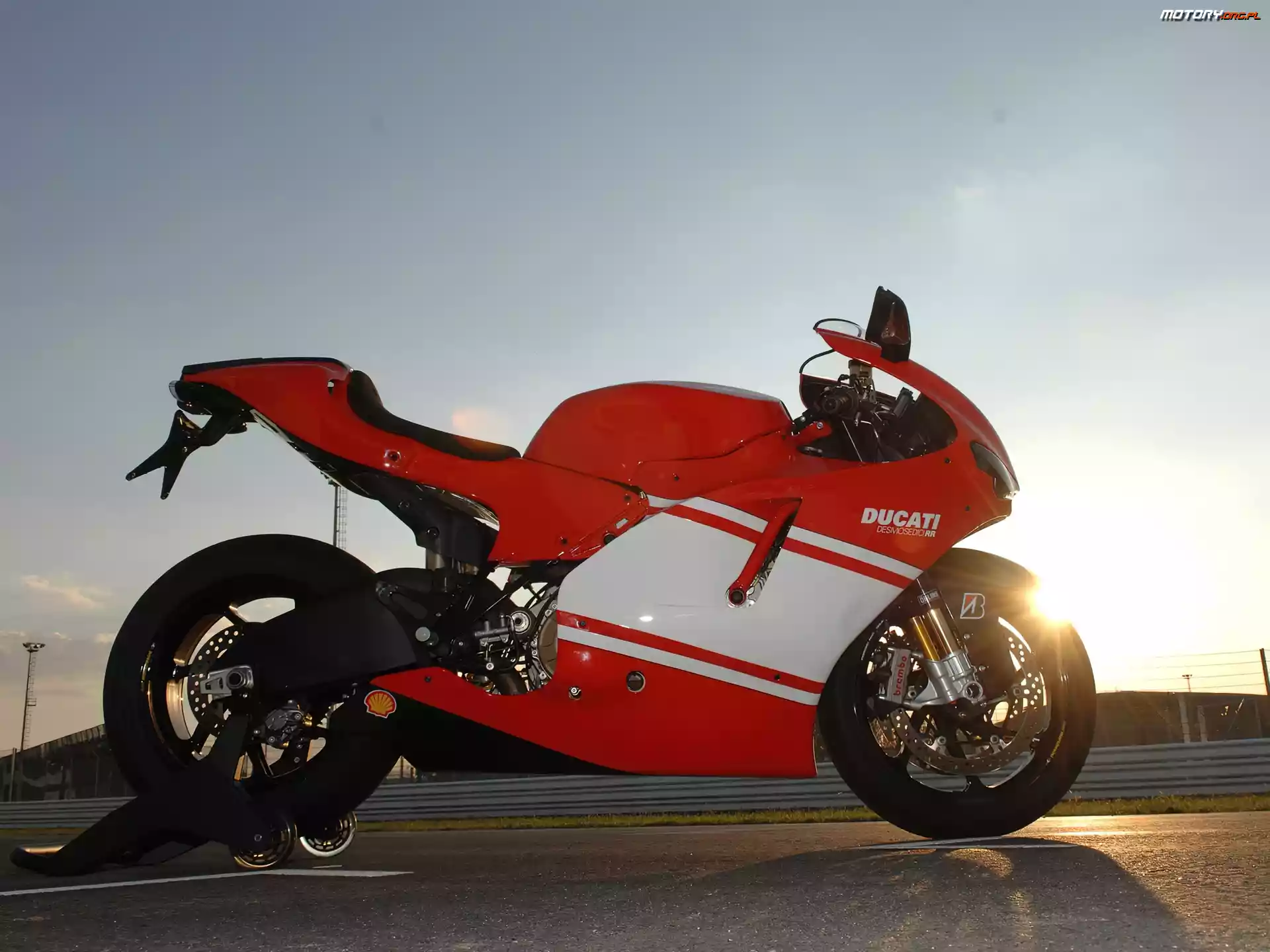 Ducati Desmosedici RR, Podnośnik
