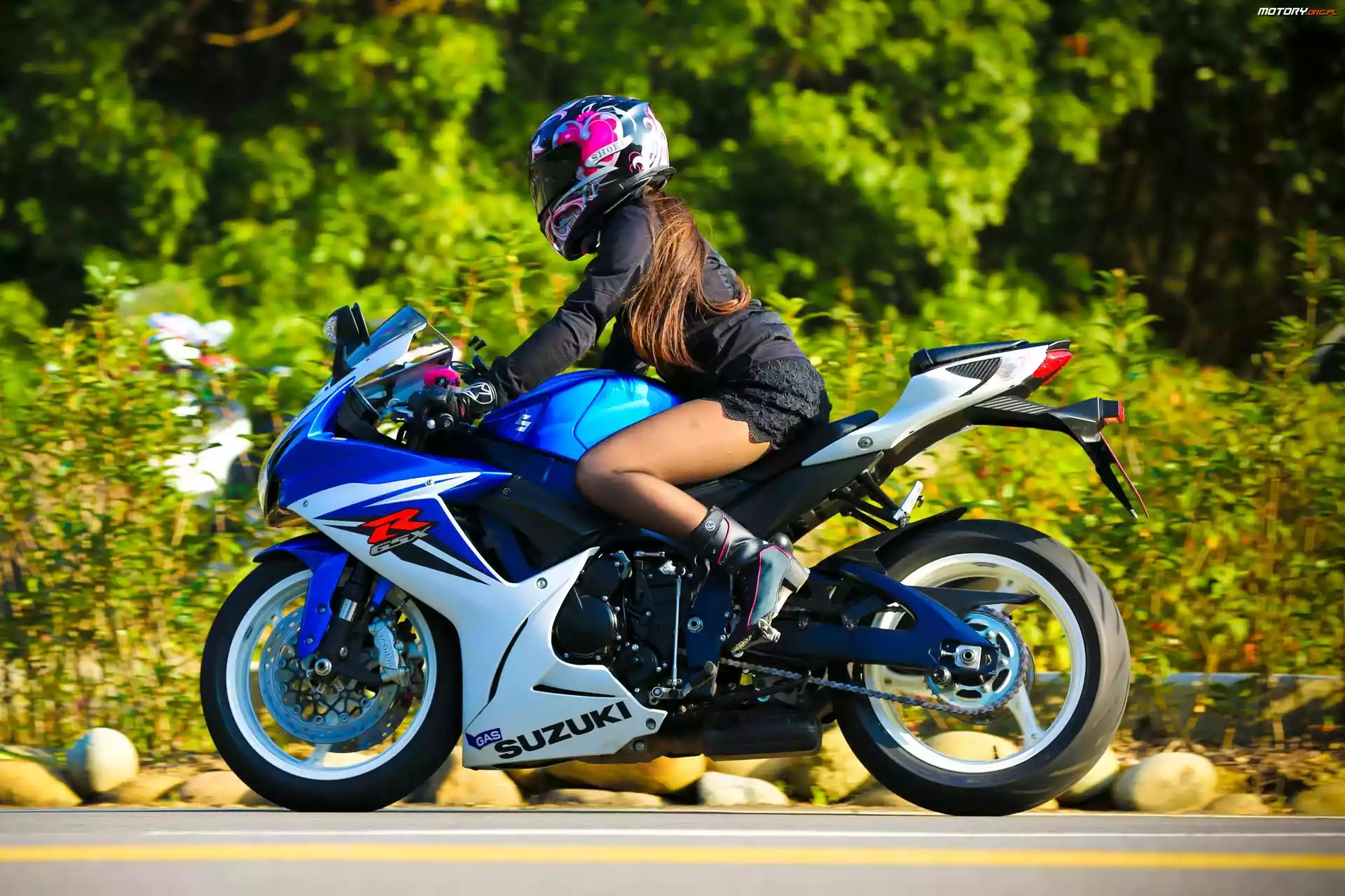 Dziewczyna, Motocykl Suzuki GSX-R Helmet