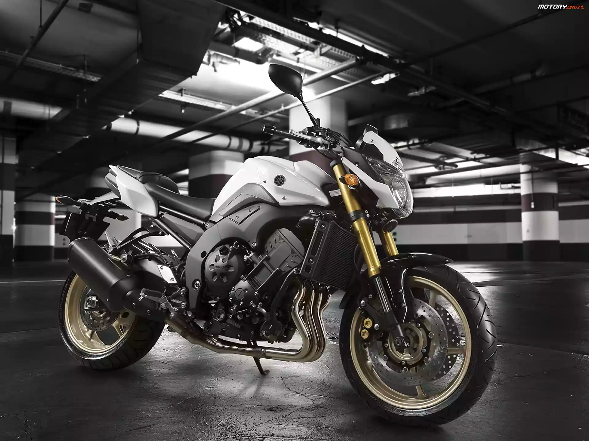 Parking, Yamaha FZ8