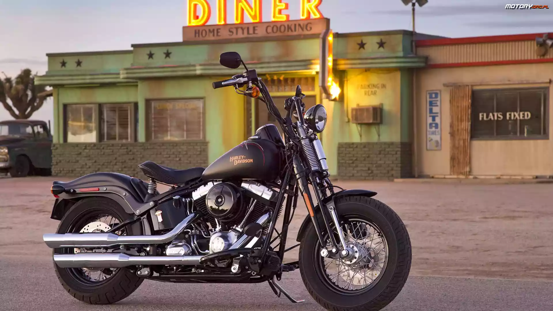 Czarny, Harley-Davidson FLSTSB Softail Cross Bones