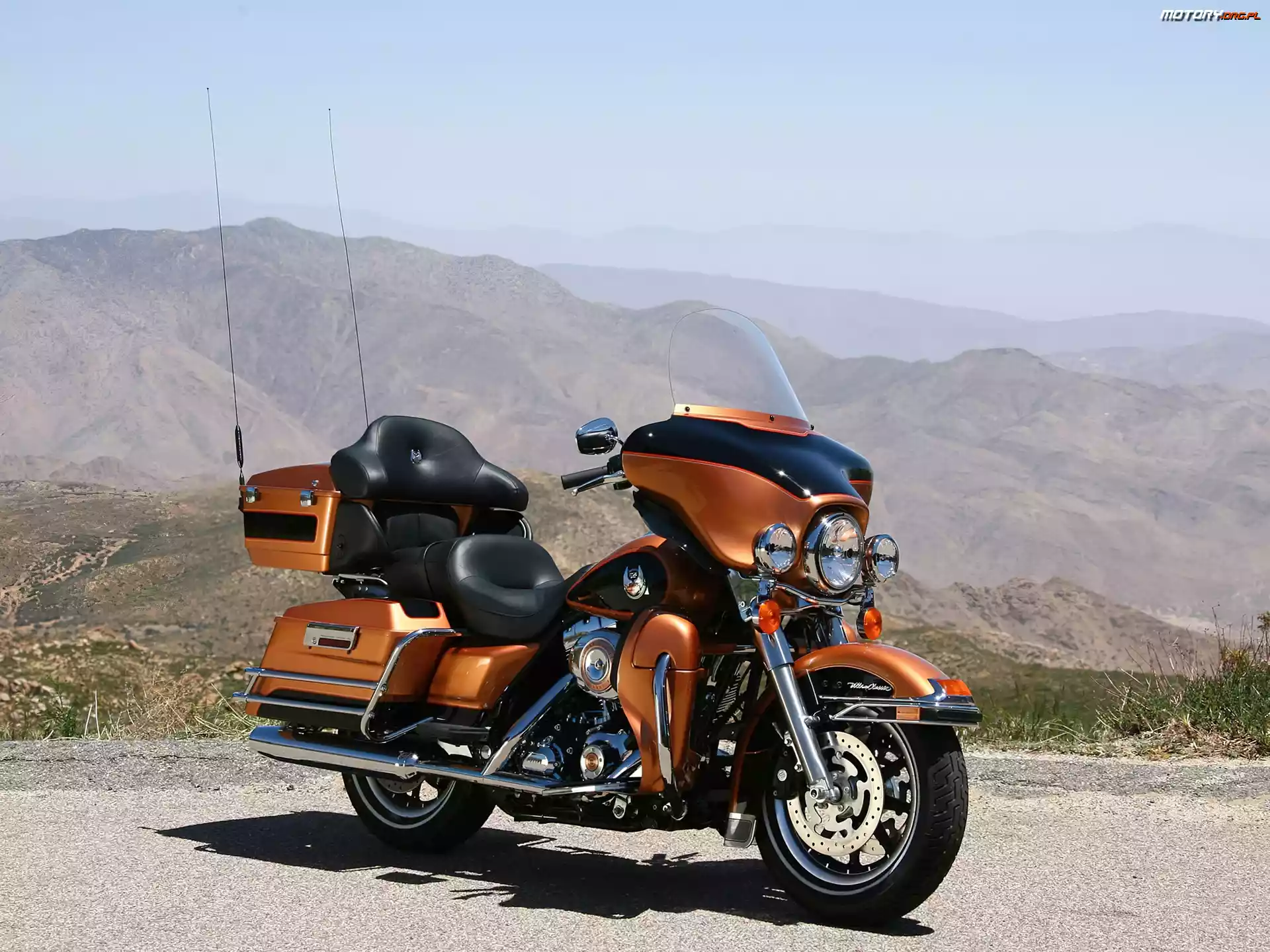 Przednia, Harley-Davidson FLHTCU, Owiewka