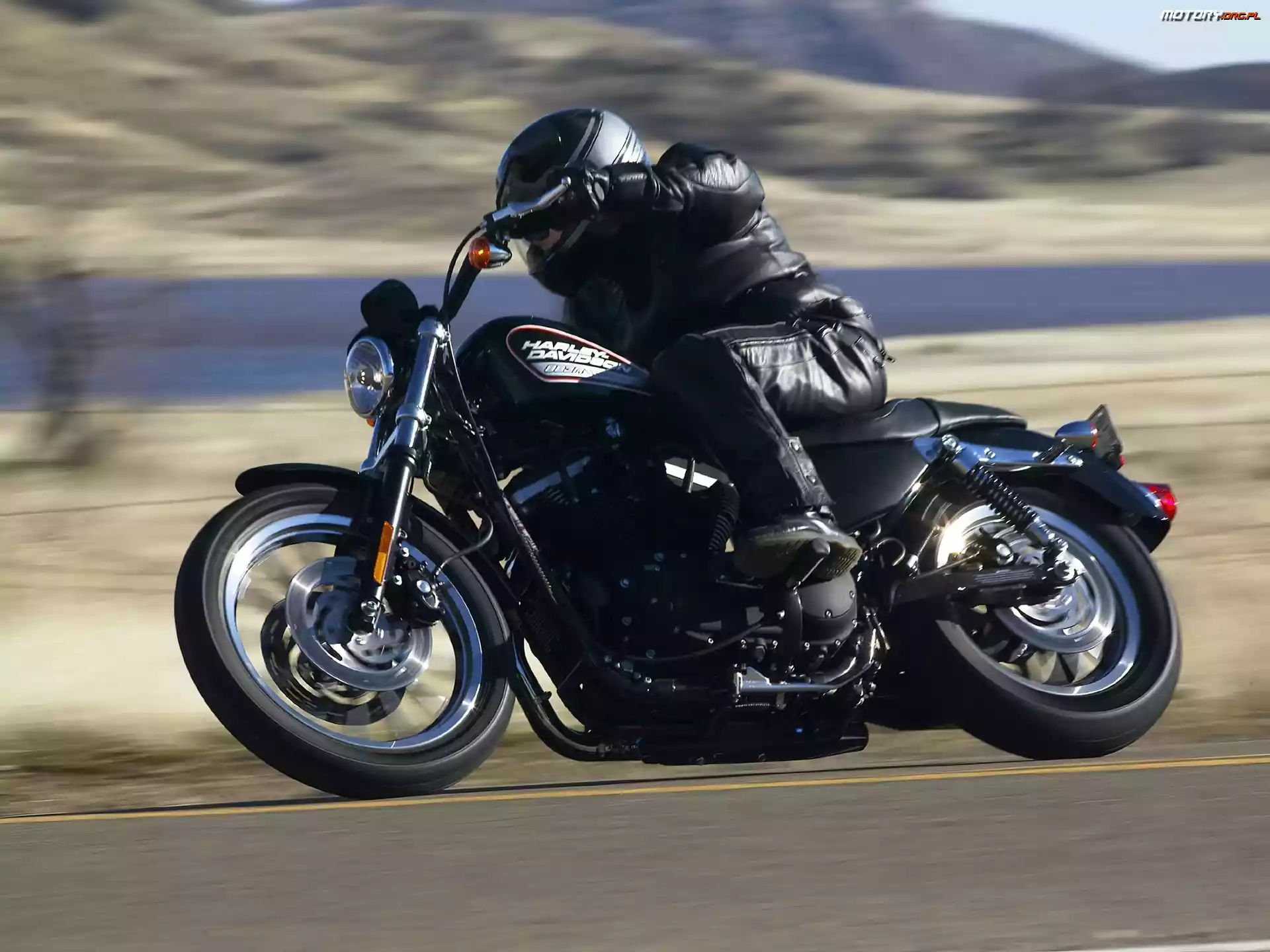 Harley Davidson Sportster XL883R, Podnóżki