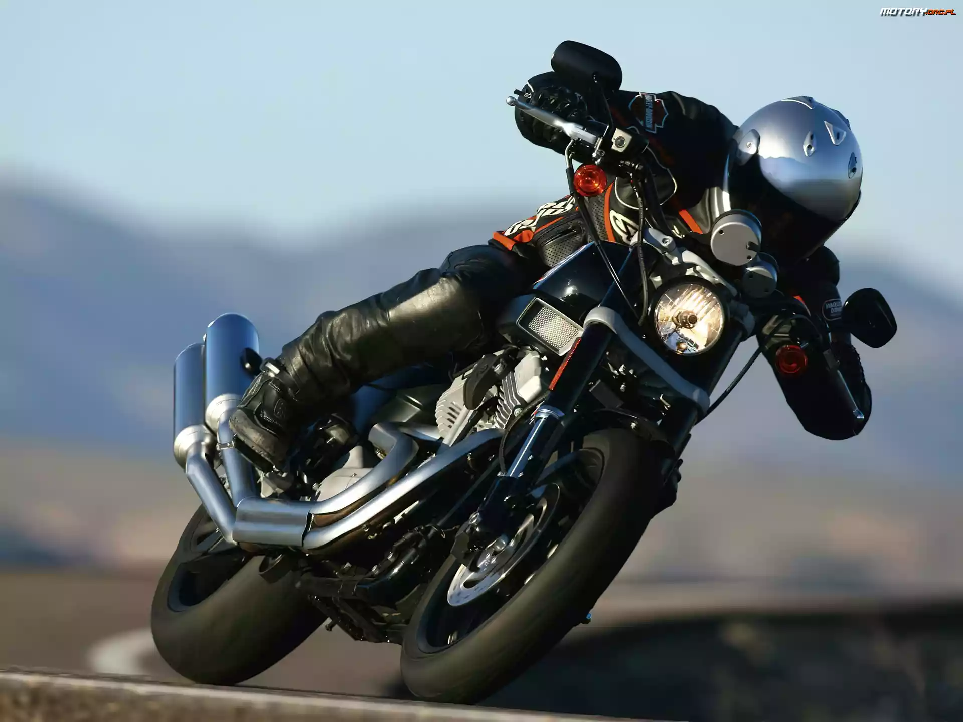 Pochylenie, Harley Davidson XR1200, Zakręt