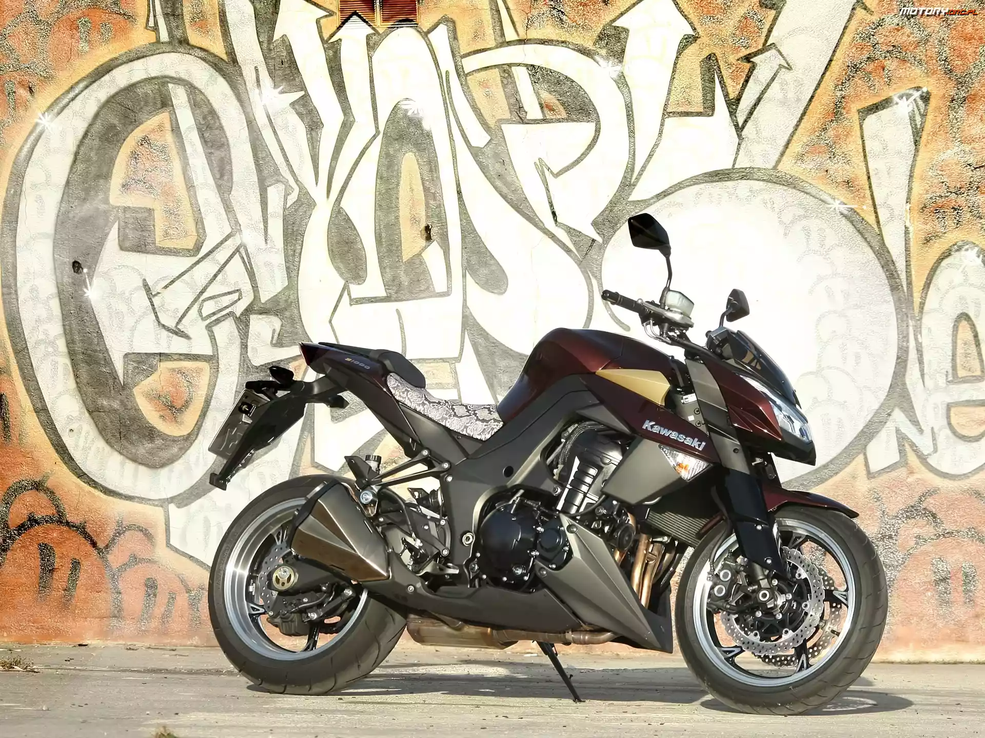 Kawasaki Z1000, Graffiti, Silnika, Blok