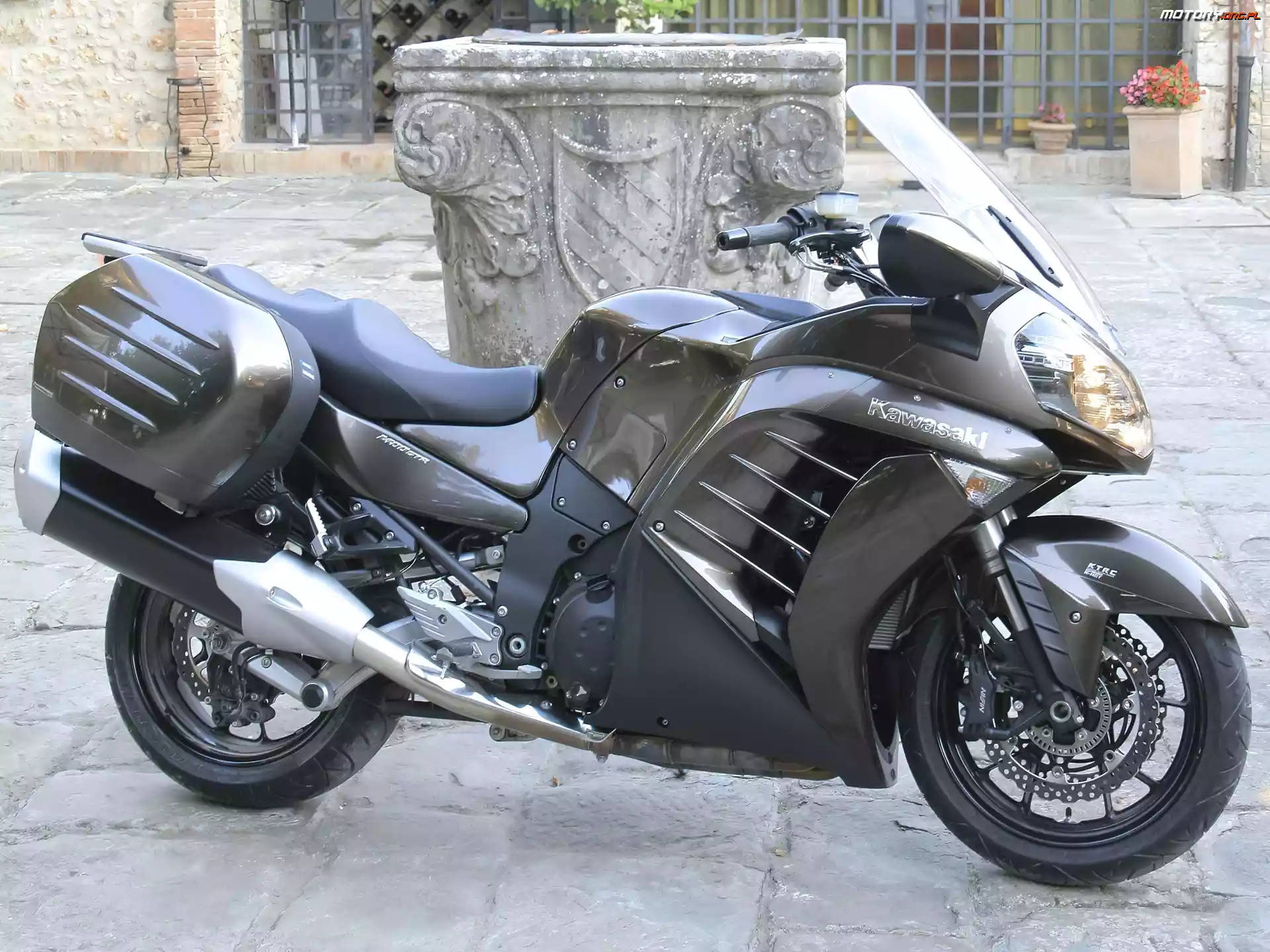 Nadkole, Kawasaki 1400 GTR, Owiewki