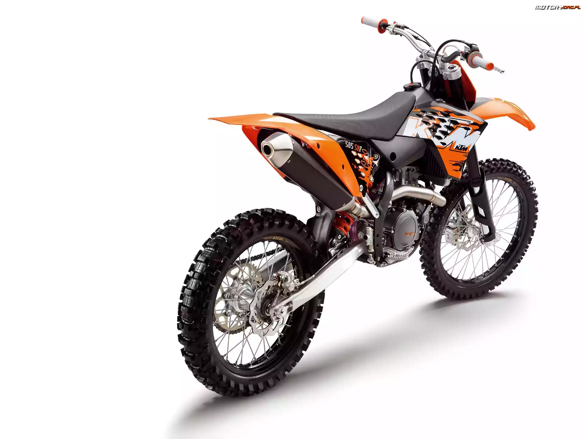 Kostka, KTM 505 SX-F, Opony