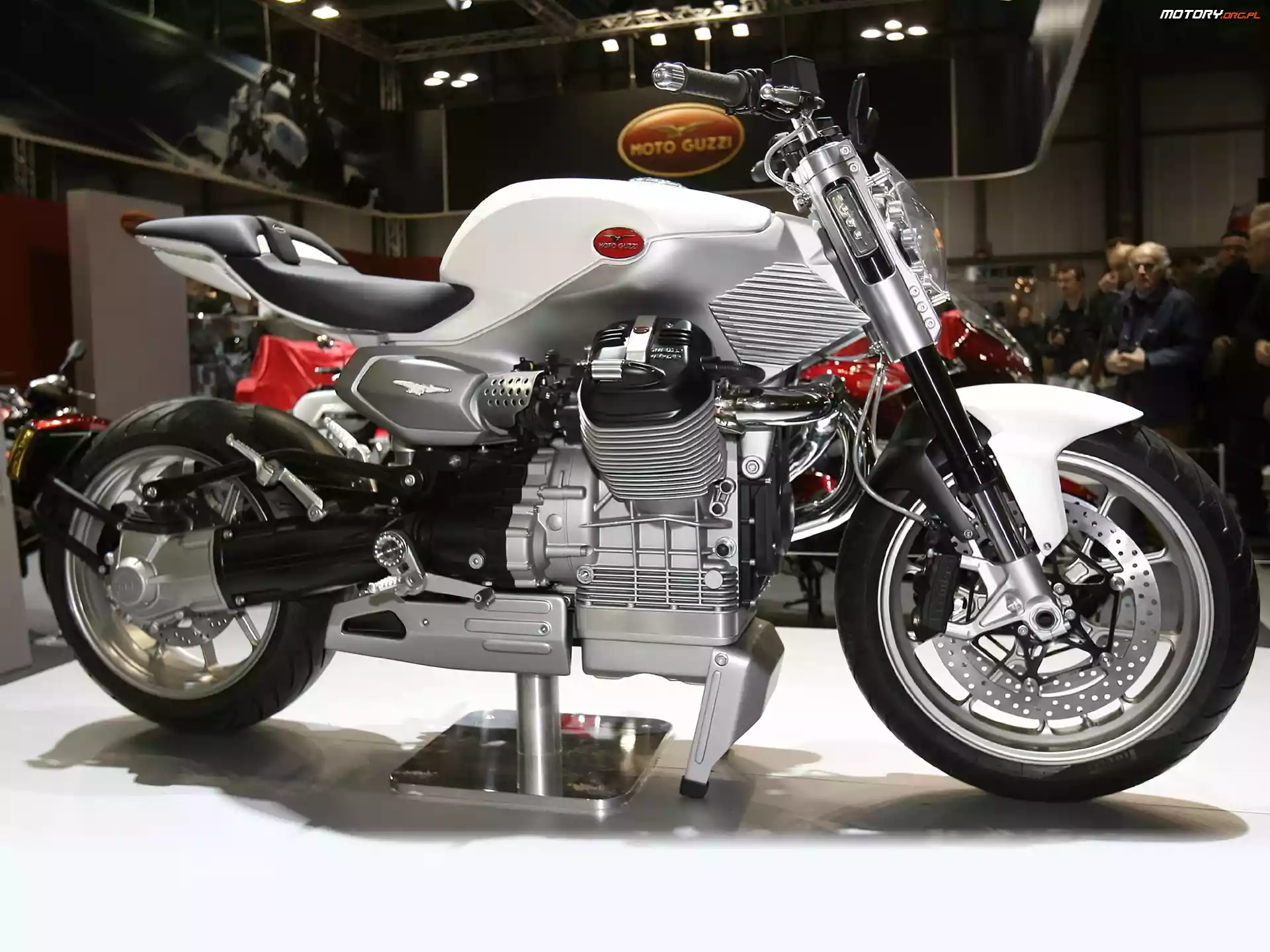 Wystawa, Moto Guzzi V12 Strada