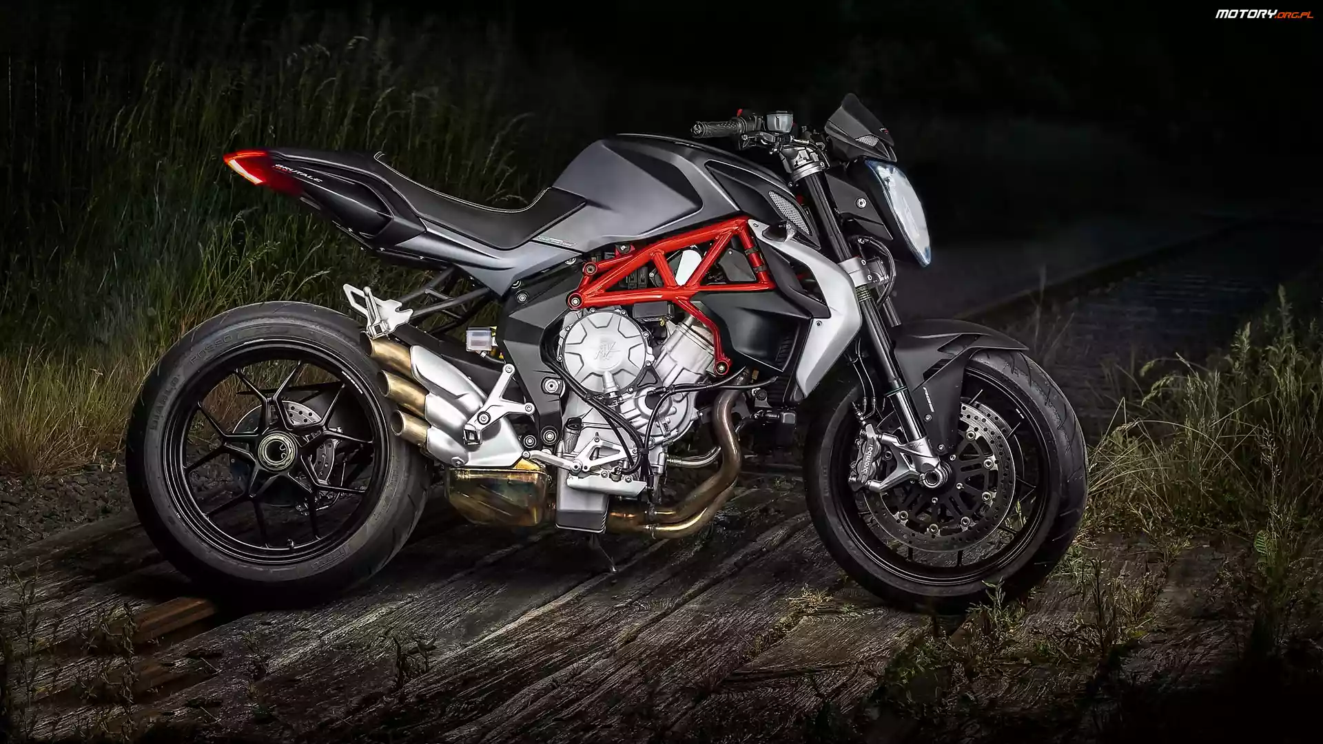 Motocykl, MV Augusta Brutale 800