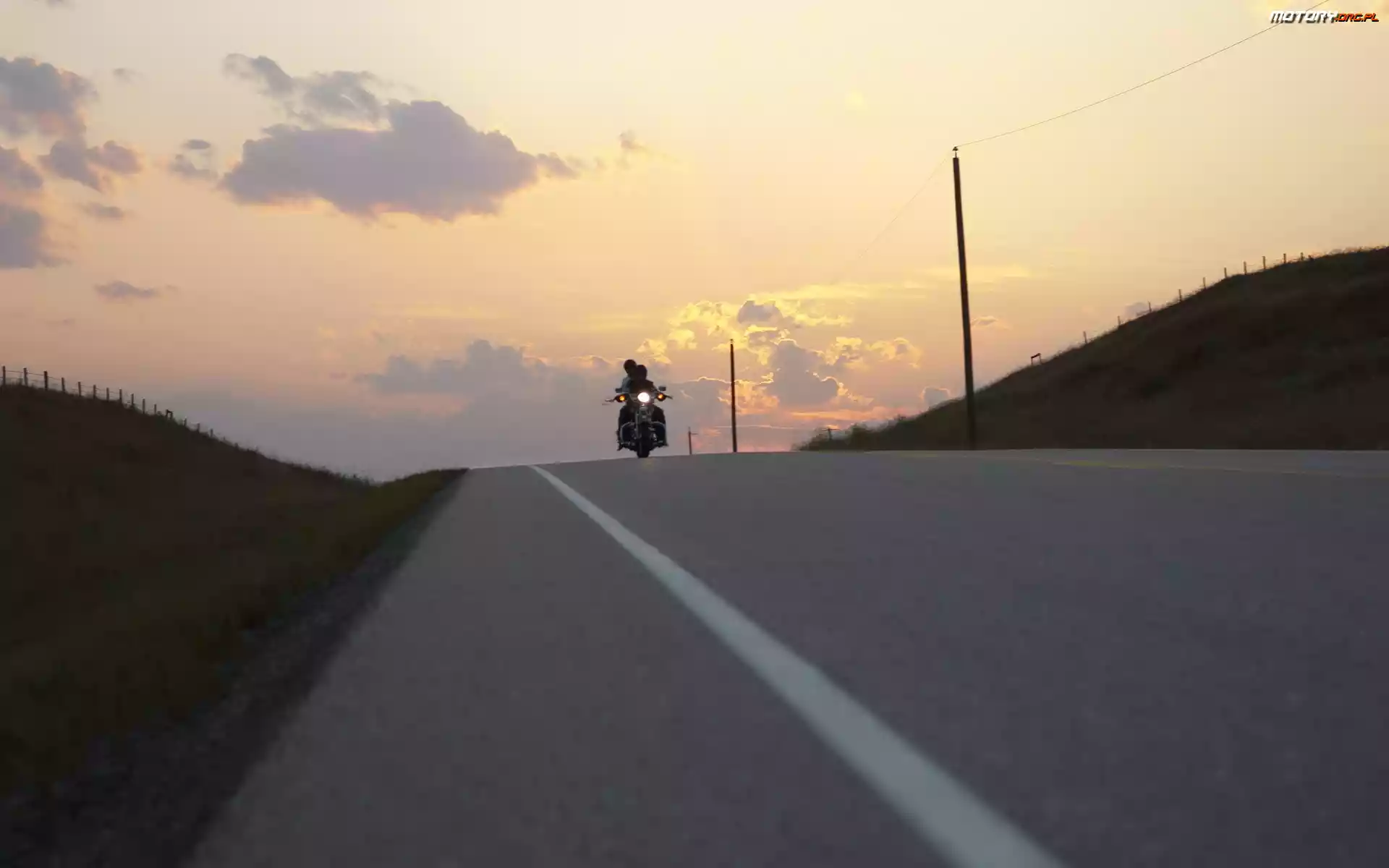 Motocykl, Chmury, Droga, Motocykliści