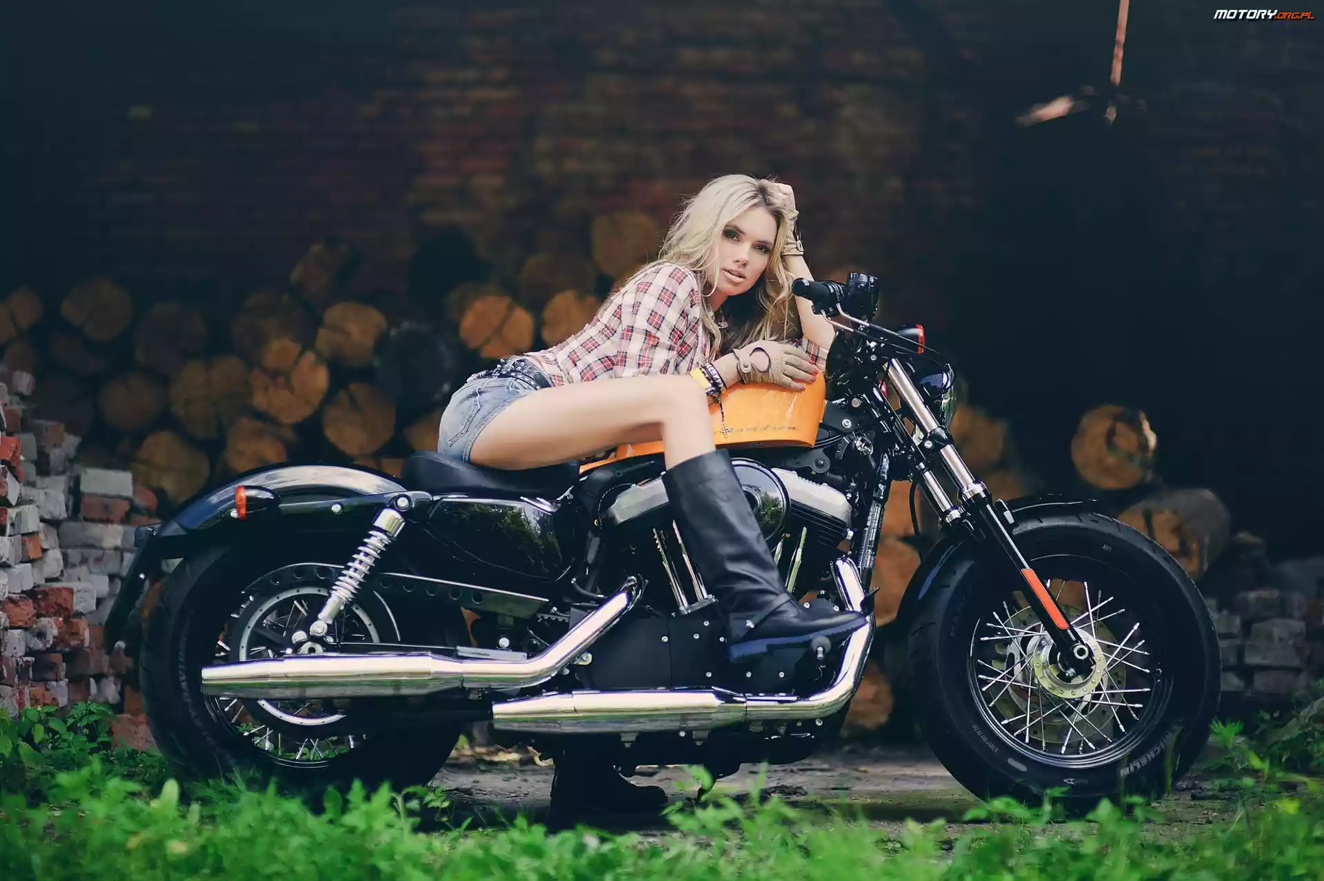Motocykl, Kobieta