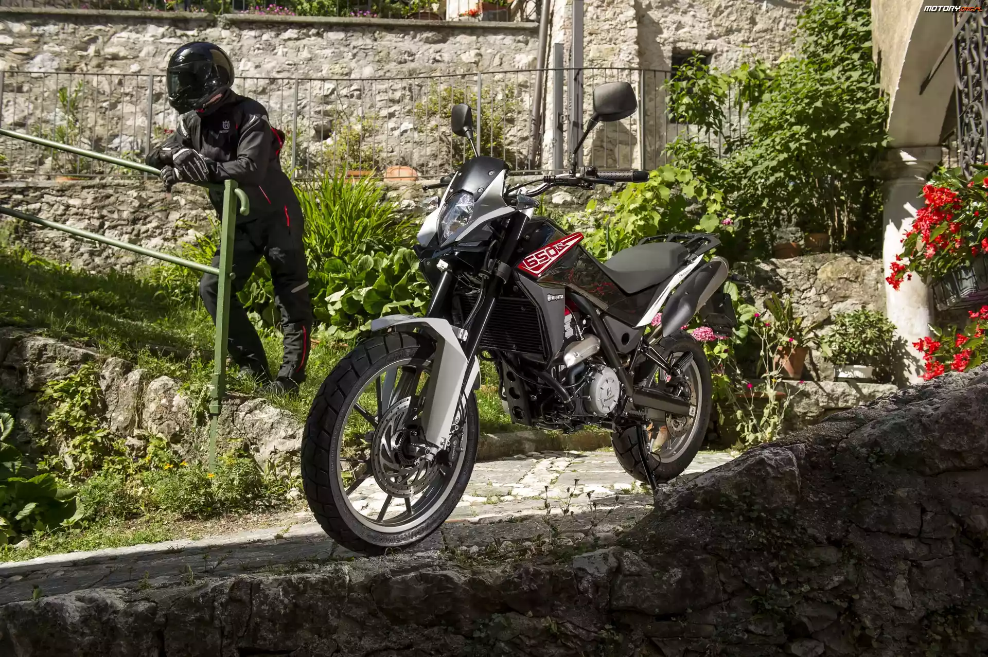 Motocyklista, Motocykl, Husqvarna TR 650 Strada