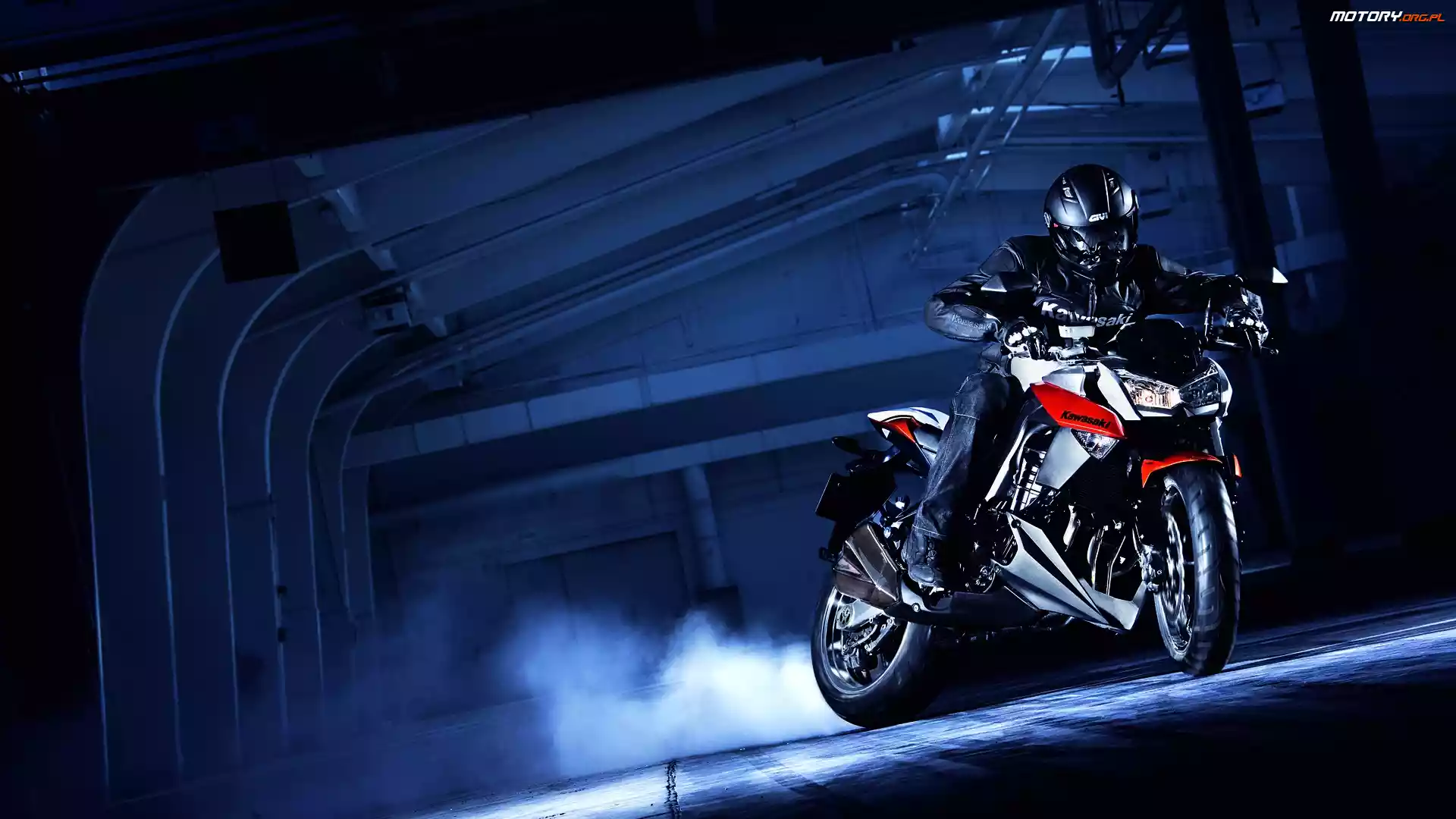 Kawasaki, Tunel, Motocyklista