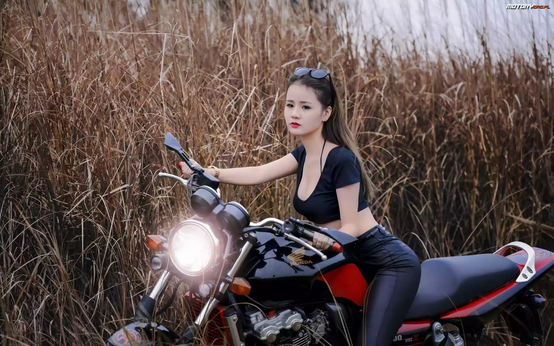Motor Honda, Trawy, Azjatka, Kobieta, Okulary