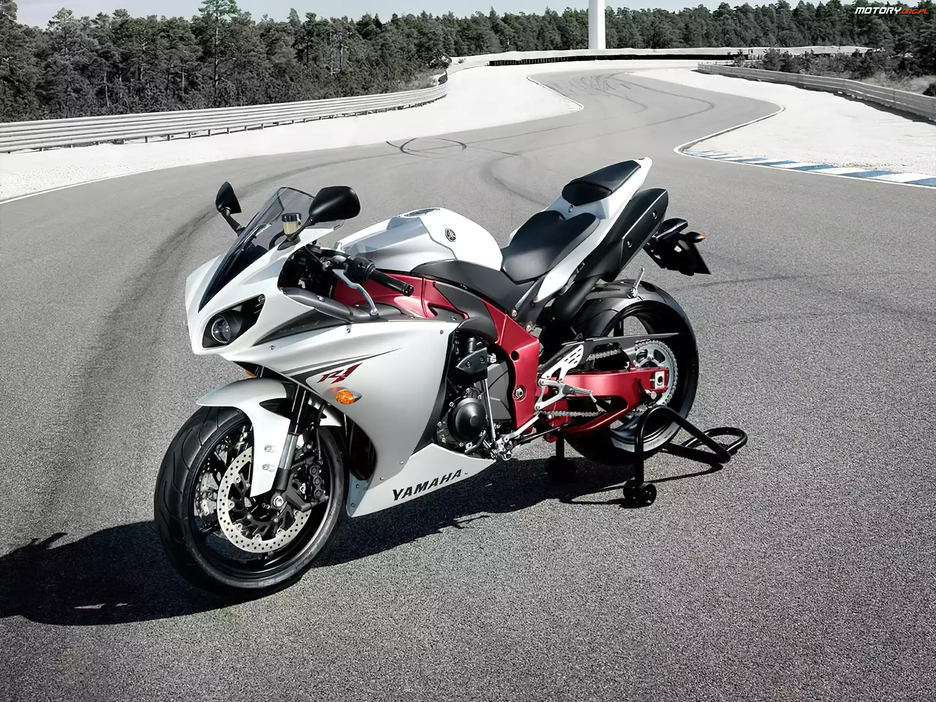Yamaha YZF R1, Nowa