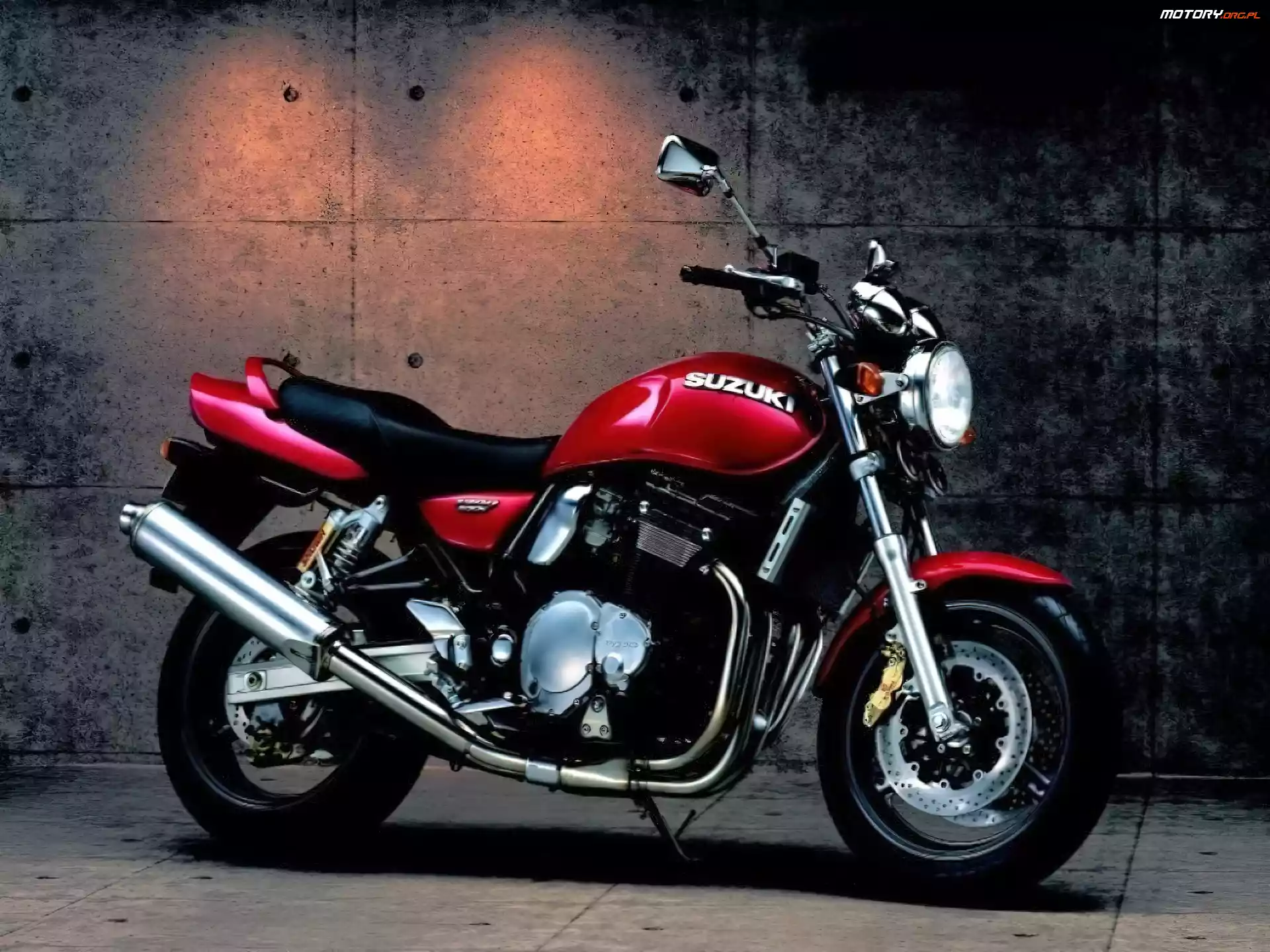opony, tłumik , Motory Suzuki, koła, światła , lusterka, kierownica, siedzenie
