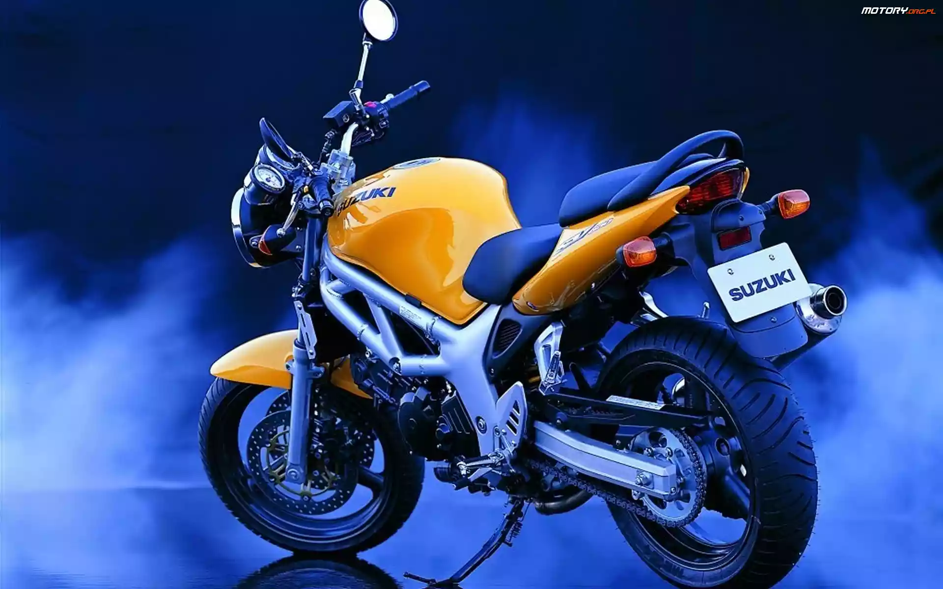 opony, tłumik , Motory Suzuki, koła, światła , lusterka, kierownica, siedzenie