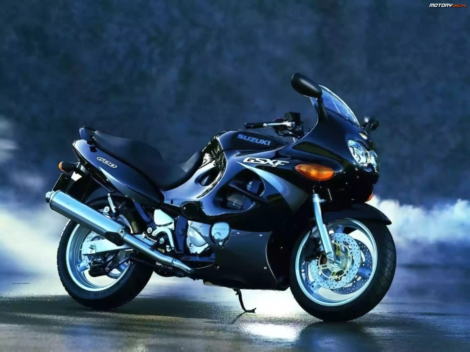 opony, tłumik , Motory Suzuki, koła, światła , lusterka, kierownica, siedzenie