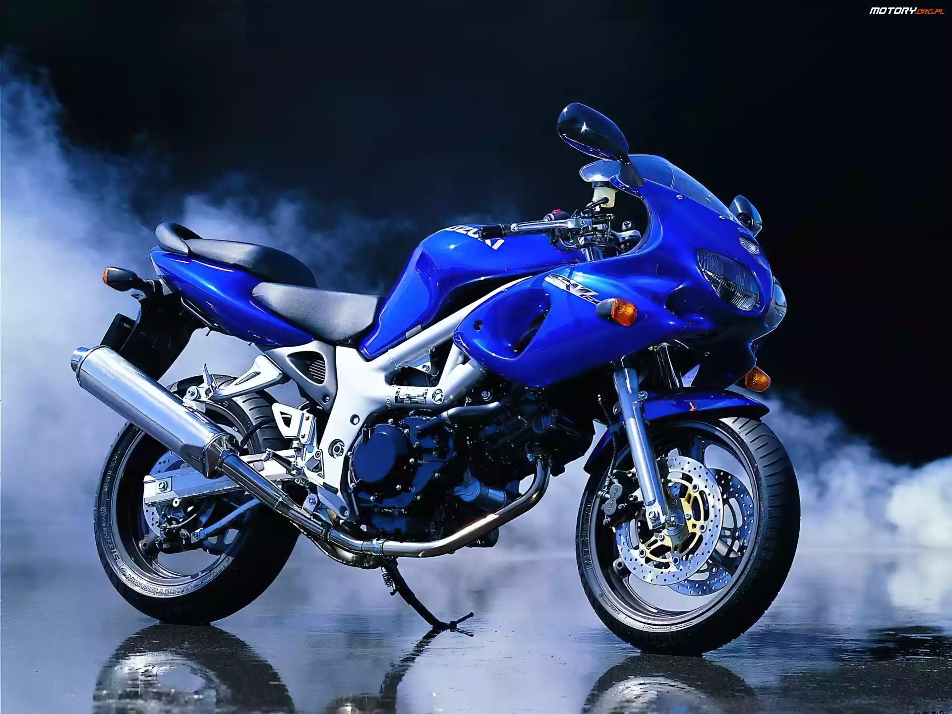 tłumik , opony, siedzenie, Motory Suzuki, koła, światła , lusterka, kierownica, niebieski