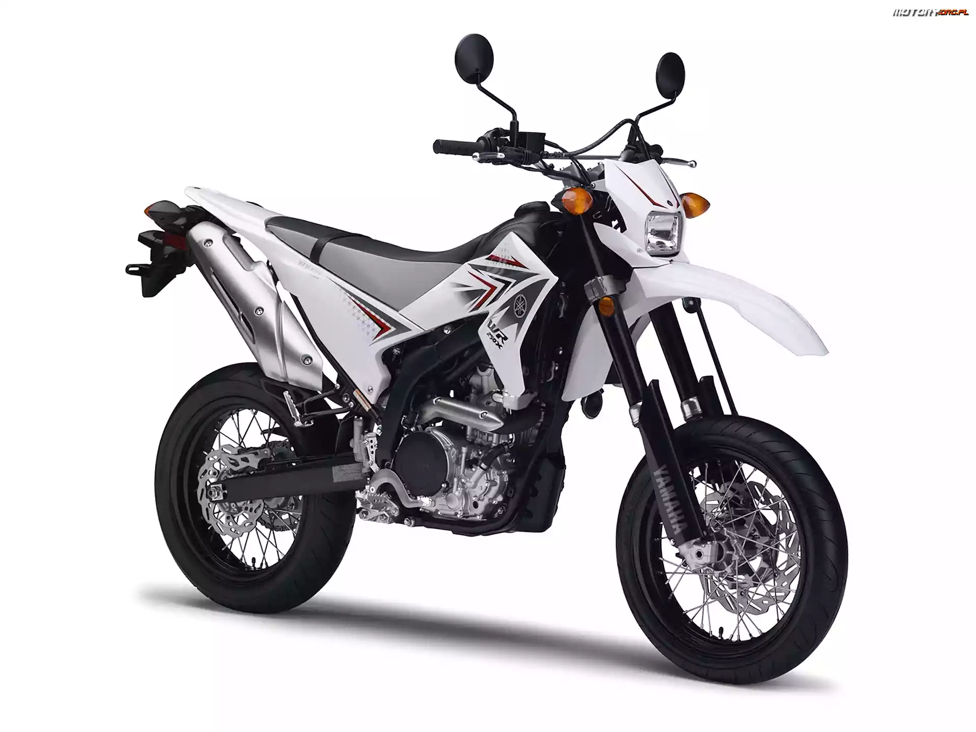 Yamaha WR 250X, Opony, Drogowe