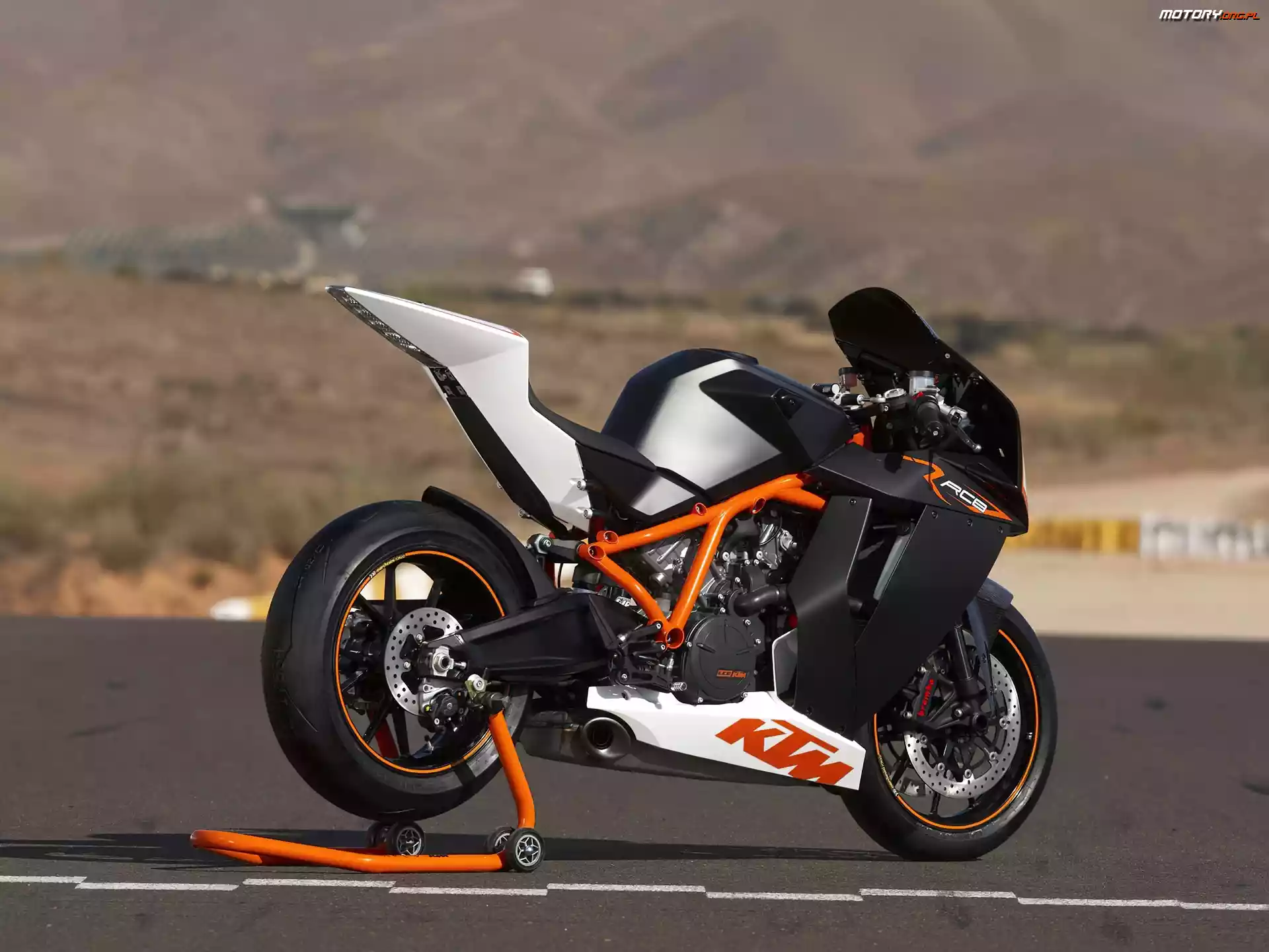 Zadupek, KTM RC8
