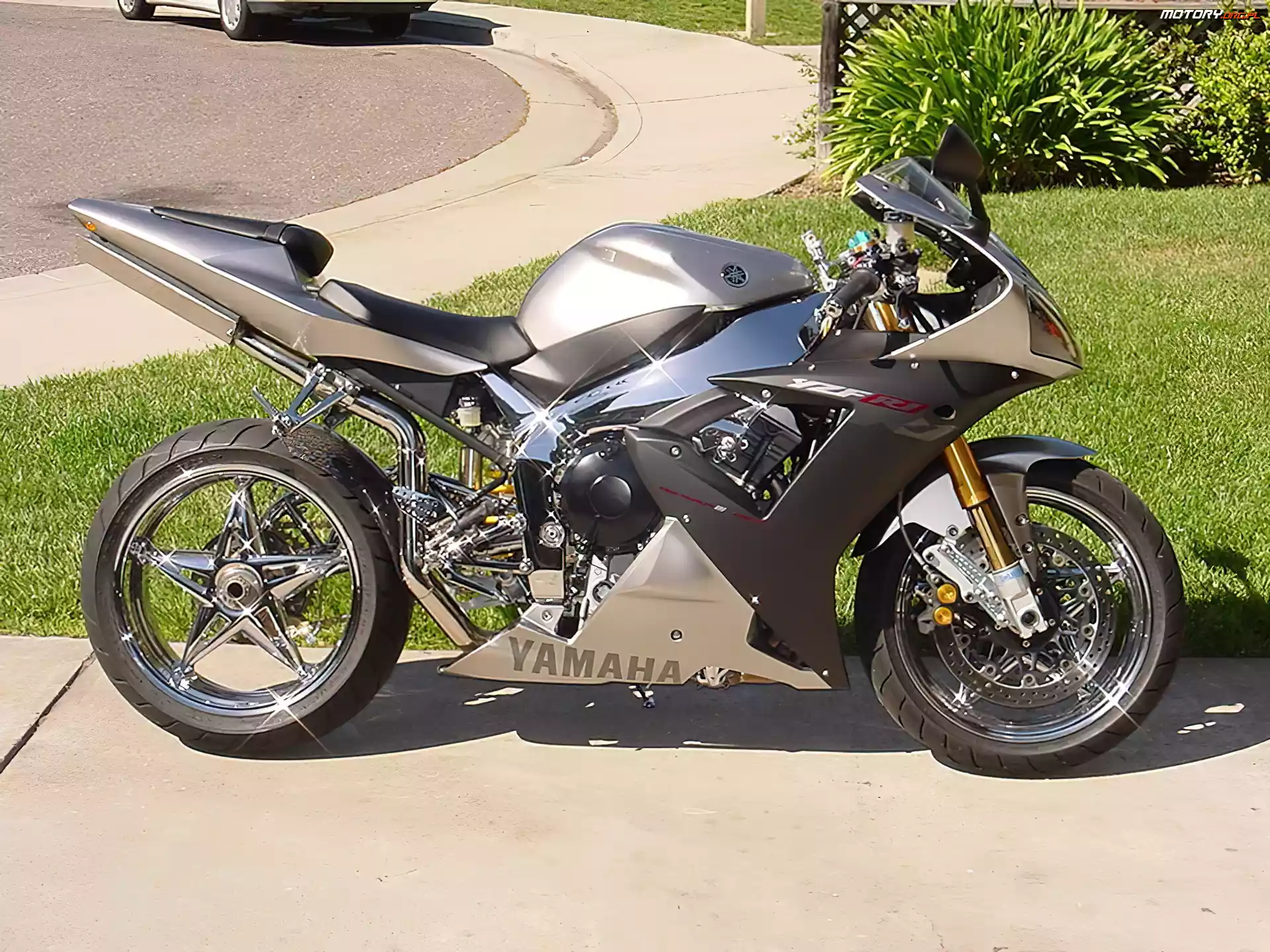 Yamaha YZF R1, Srebrna