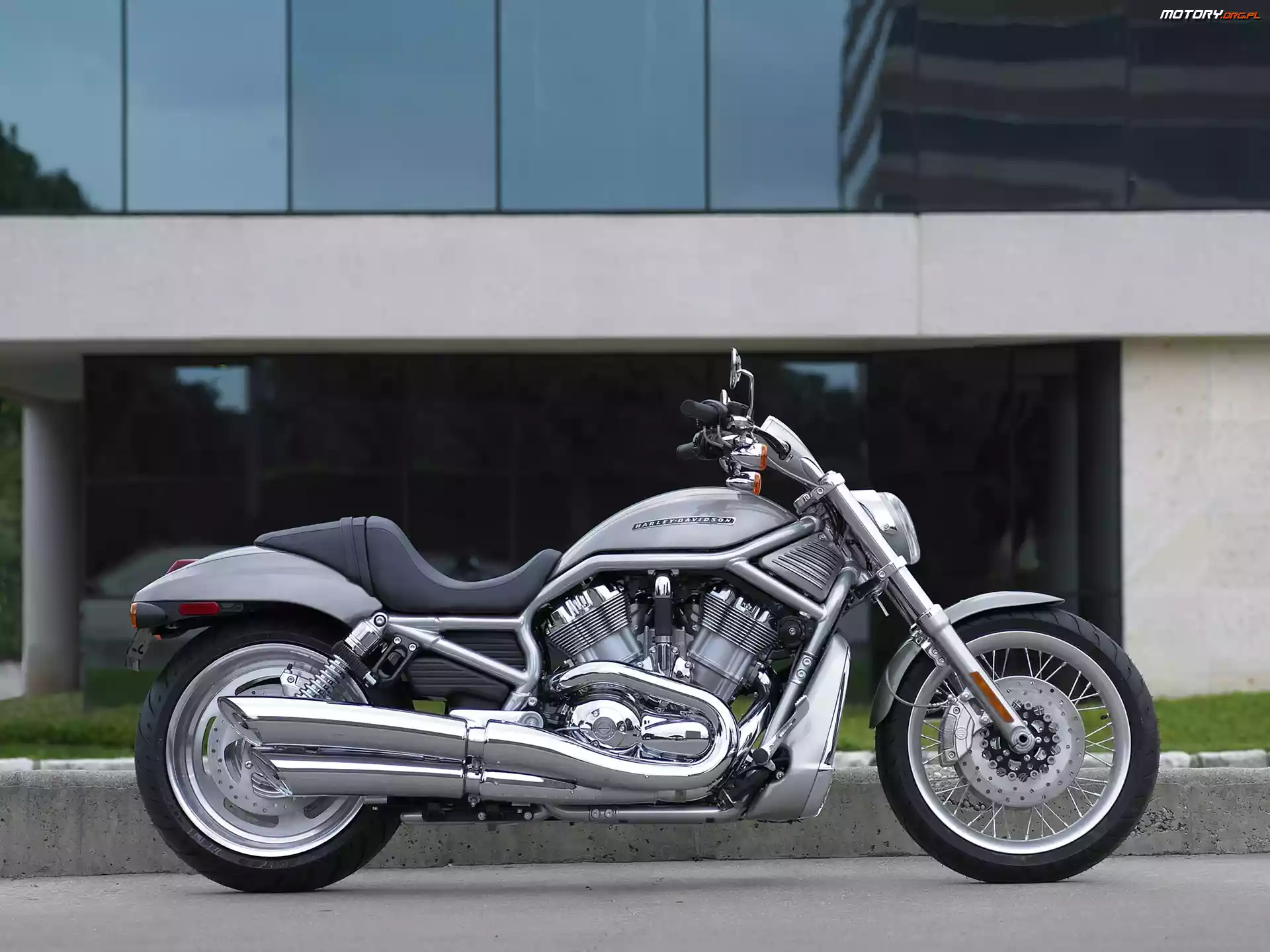 Harley Davidson V-Rod, Srebrny, Cruiser