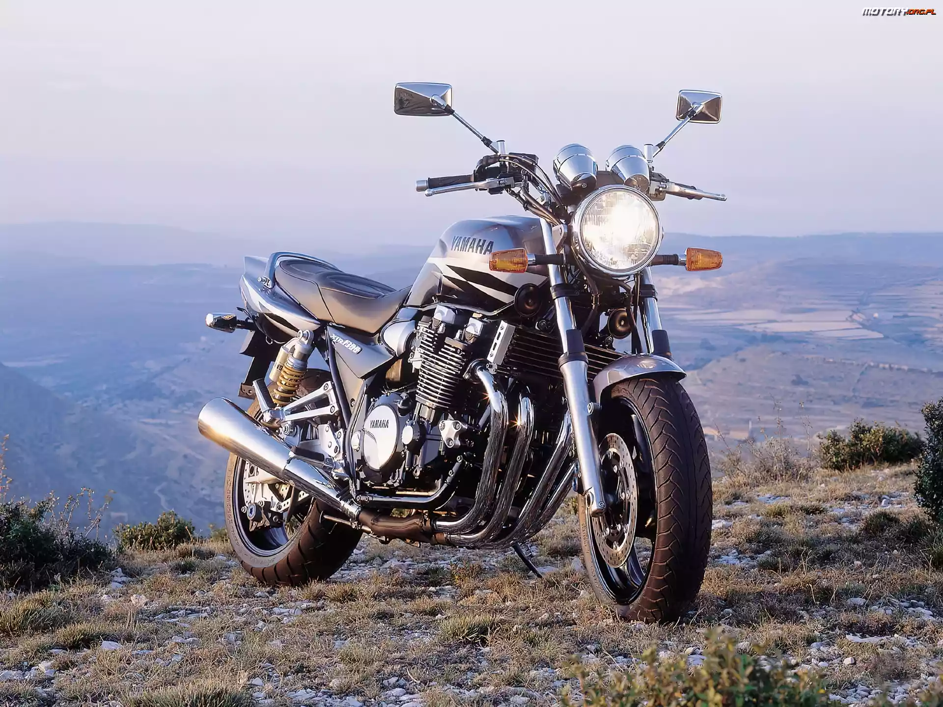 Naked, Yamaha XJR1300