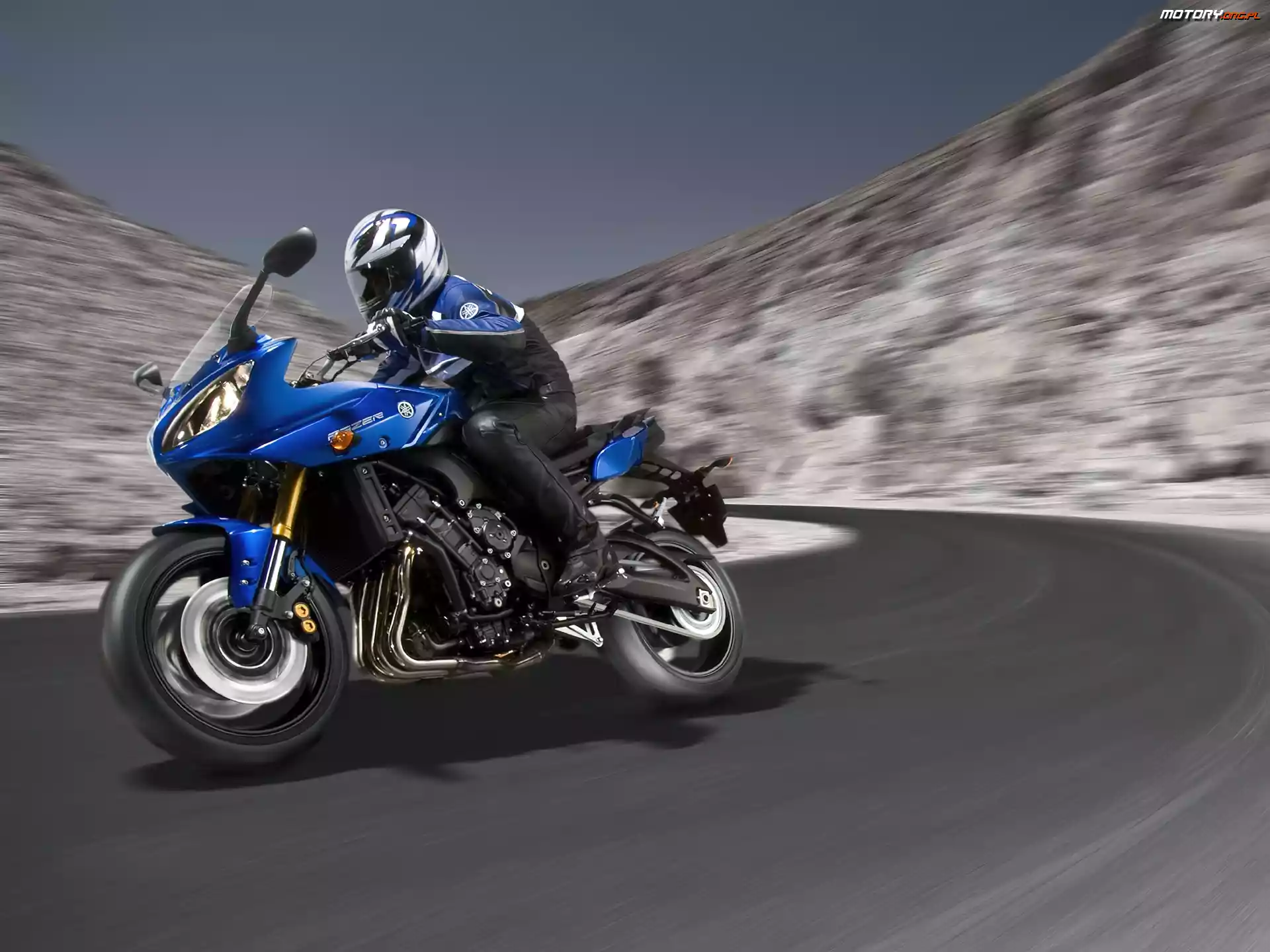 Owiewki, Łańcuch, Yamaha FZ8, Silnik