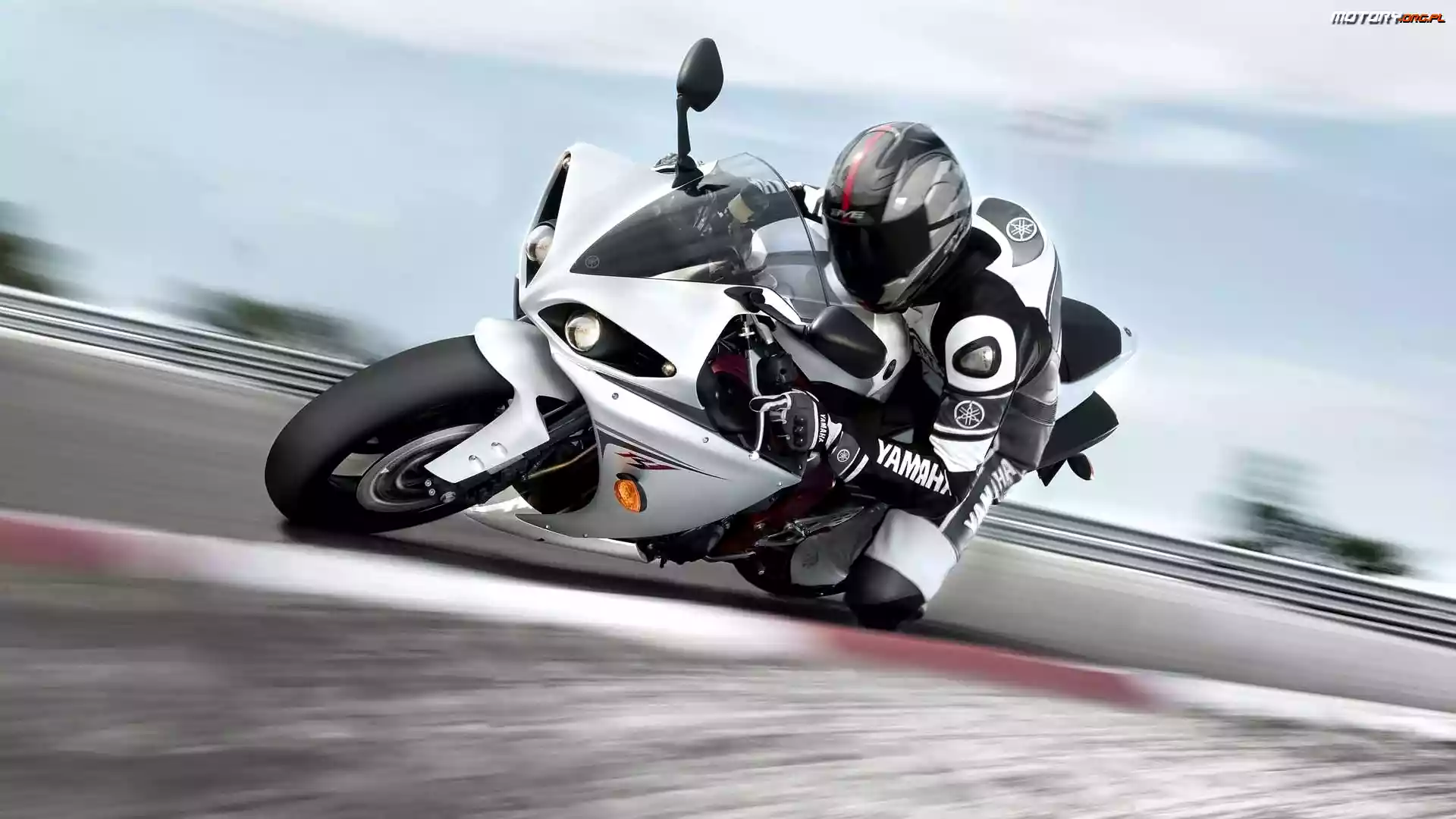 Ścigacz, Yamaha YZF R1
