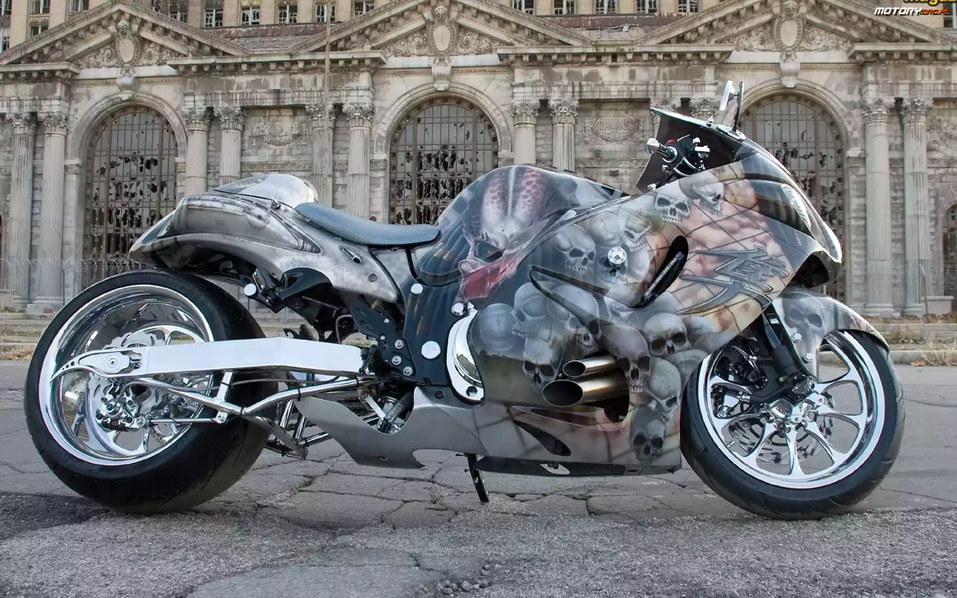 Plac, Motocykl, Zamek